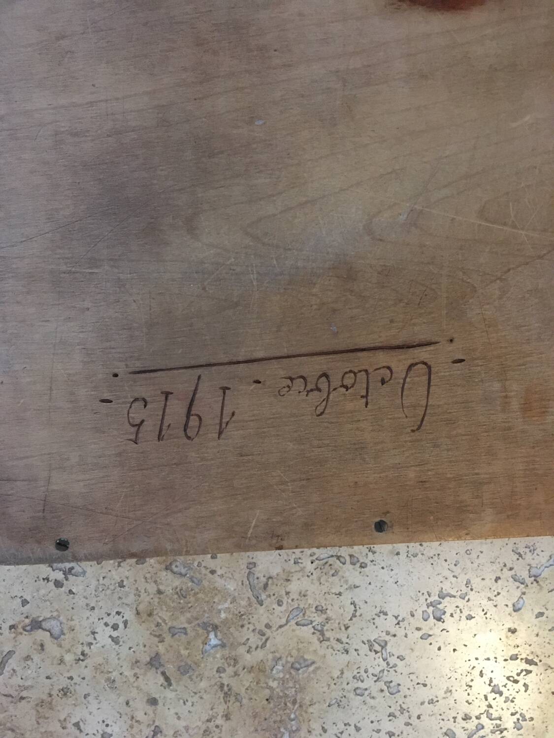 Plateau en bois sculpté