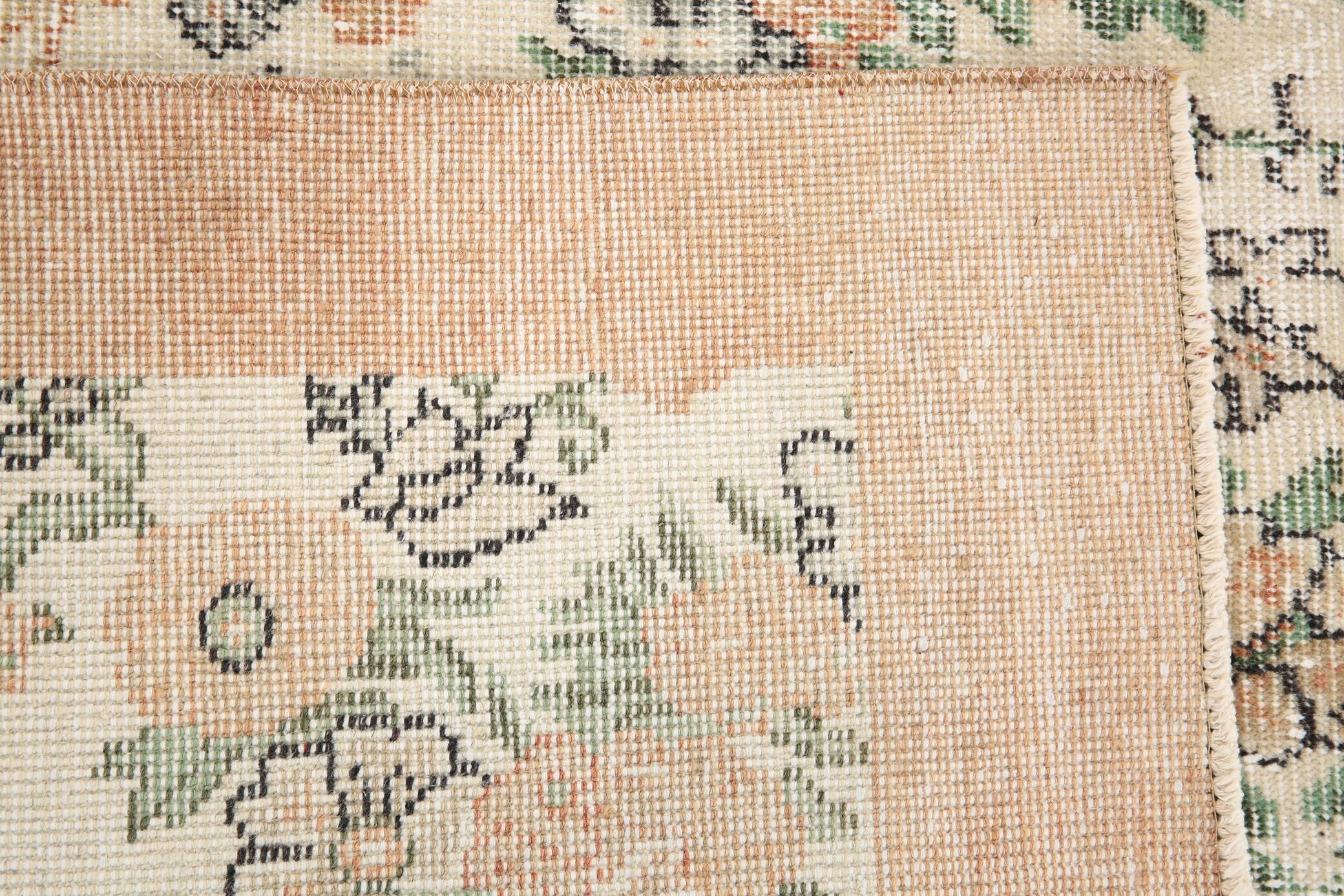 Tapis en laine et coton à décor floral
