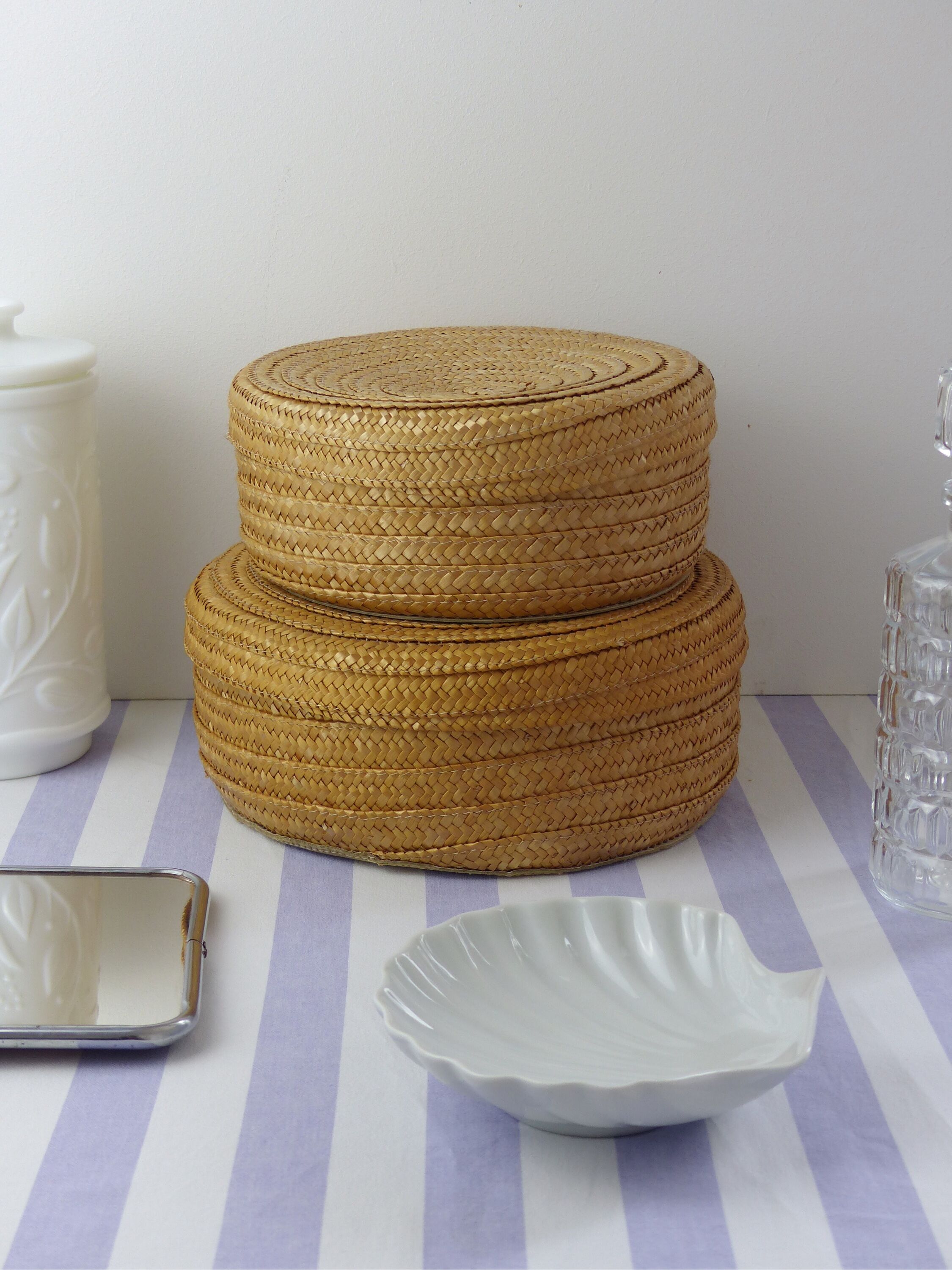 Set of 2 raffia baskets