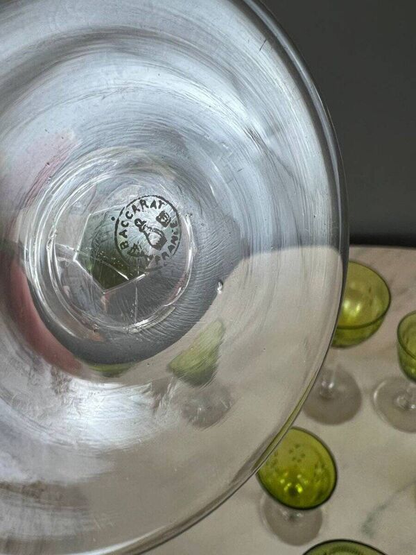 Service de verres anciens en cristal baccarat vert, xxe siècle