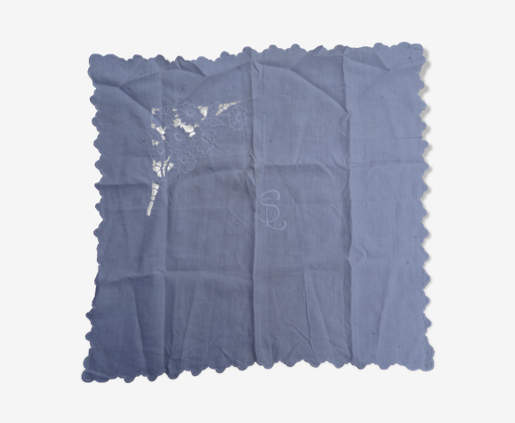 Nappe festonnée brodée