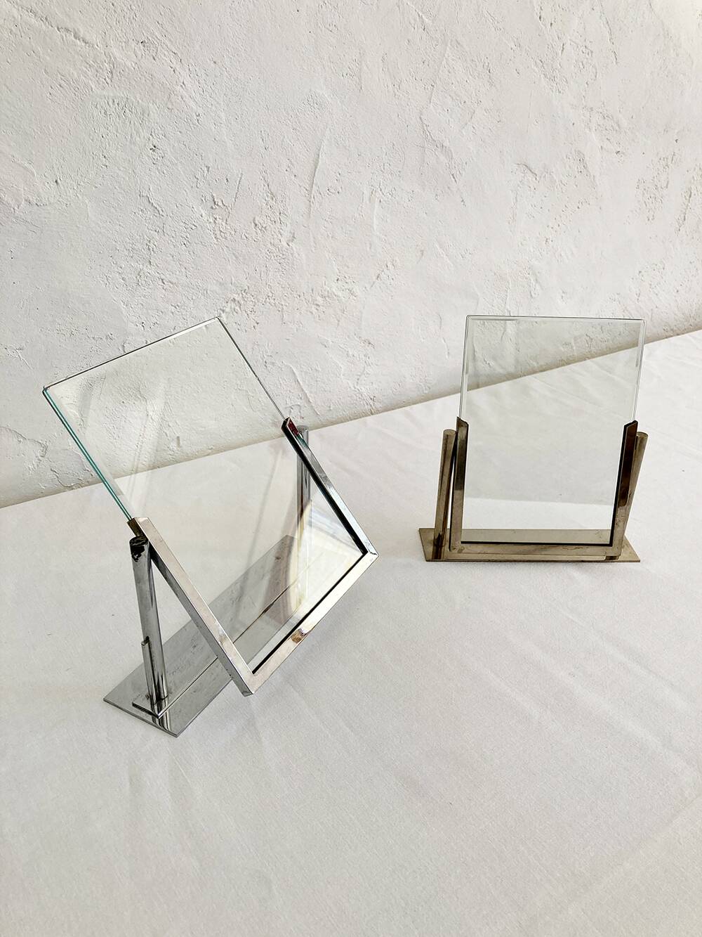 Duo of Art Deco photo frames in silver metal with beveled glass