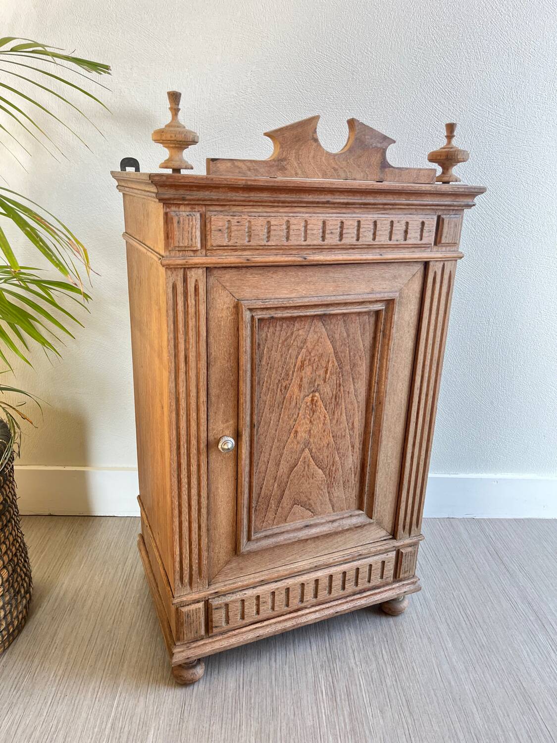 Old wooden bedside cabinet / bathroom cabinet / medicine cabinet