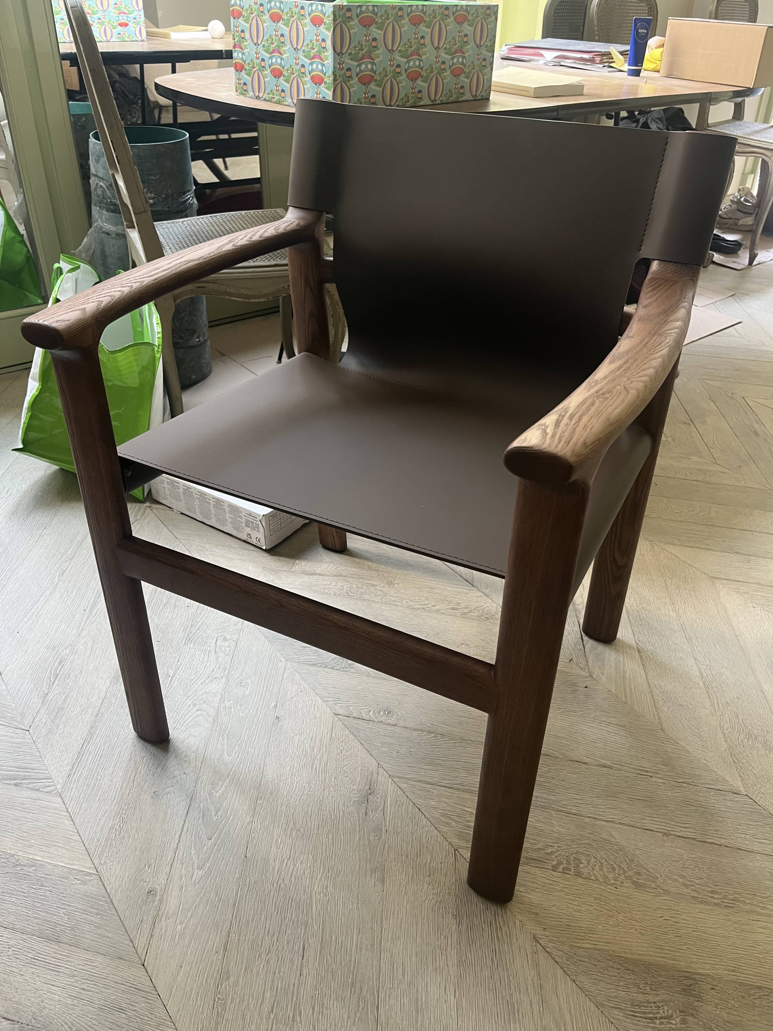 Leather and ash armchair in walnut brown (new)
