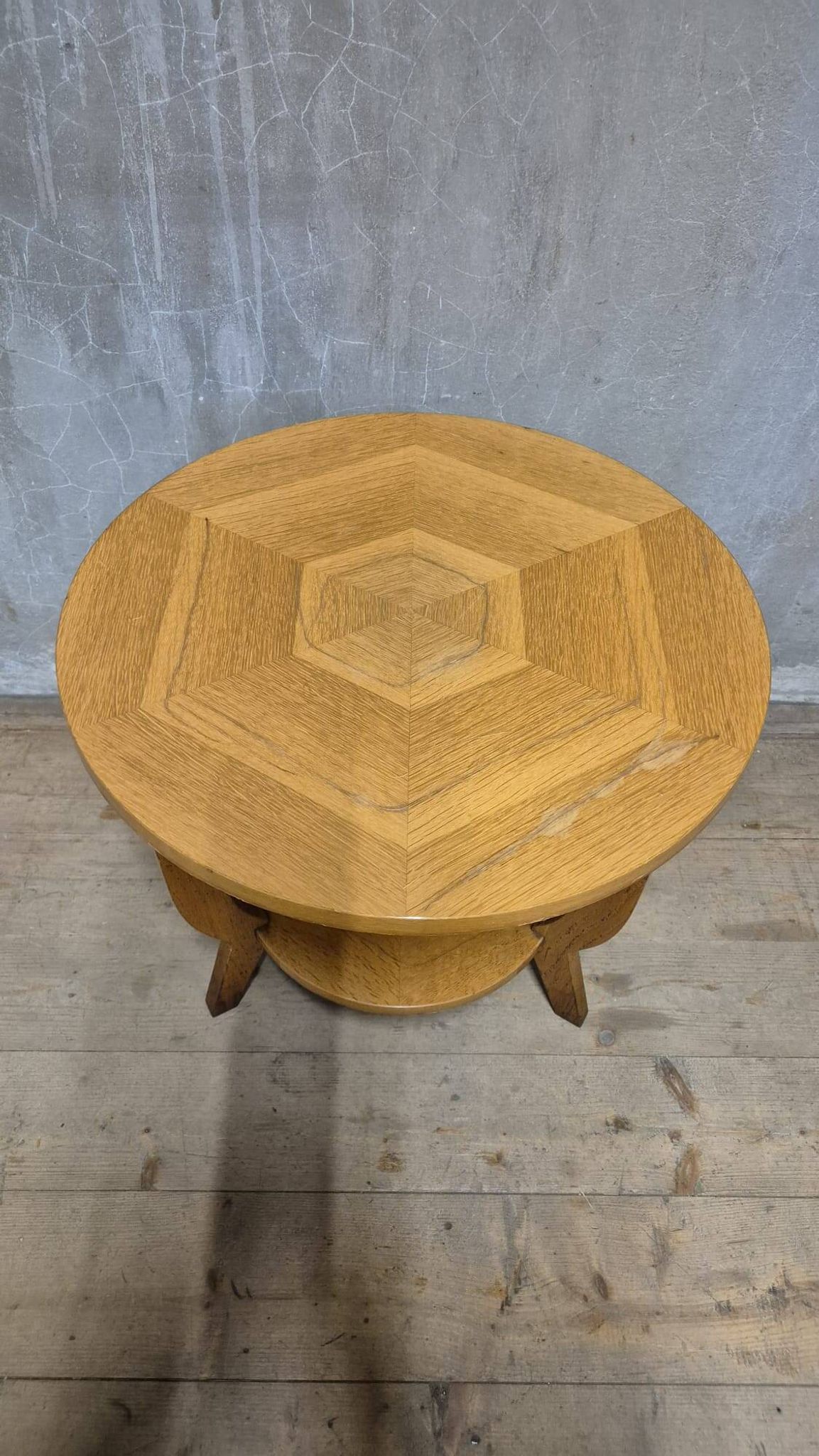 Table basse ronde en bois vintage avec étagère inférieure, 20e siècle