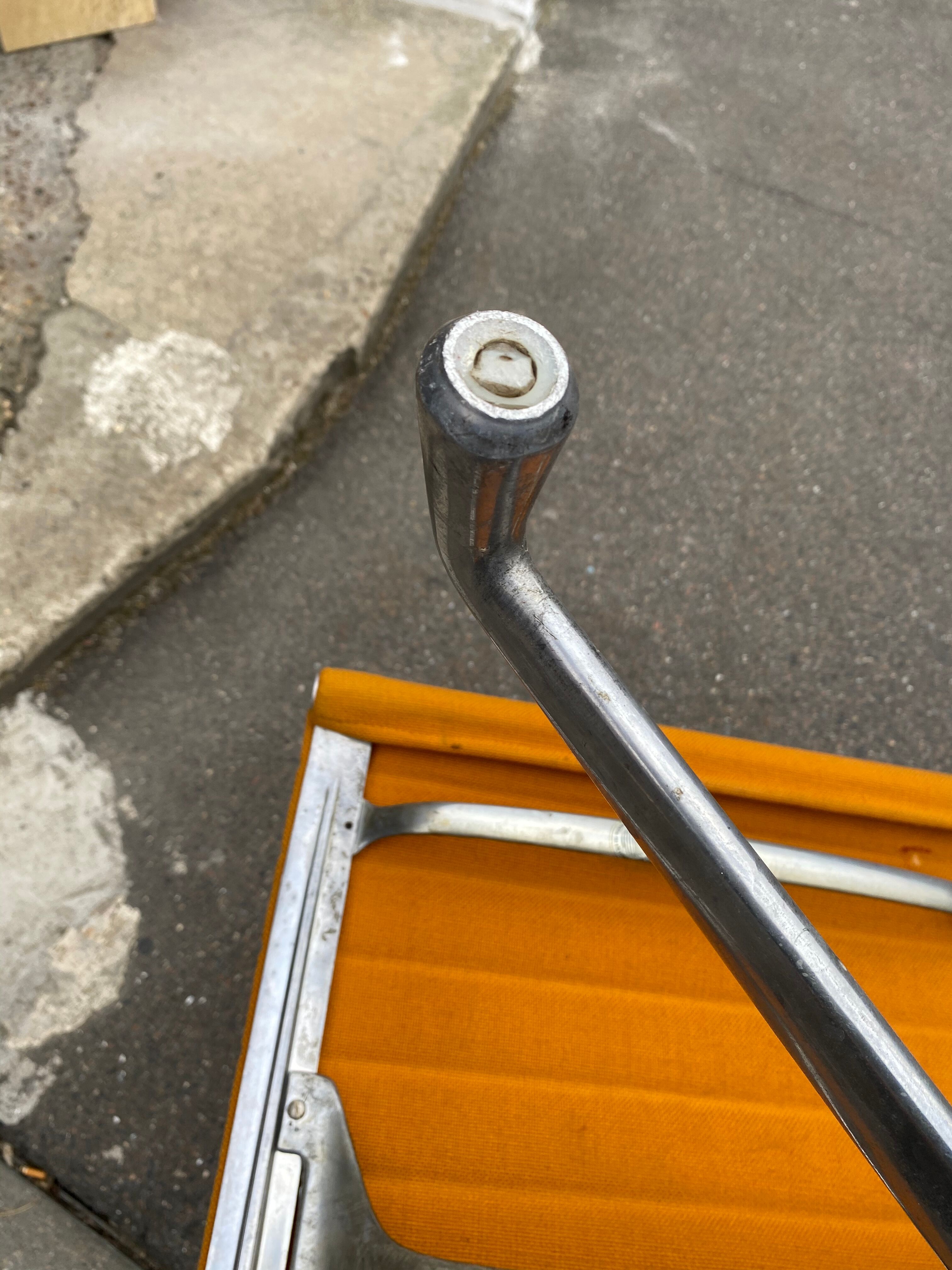 Eames design armchair, Hermann Miller edition, Aluminium Group series