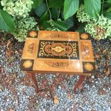 TABLE CIGAR BOX OR INMEANED JEWELRY