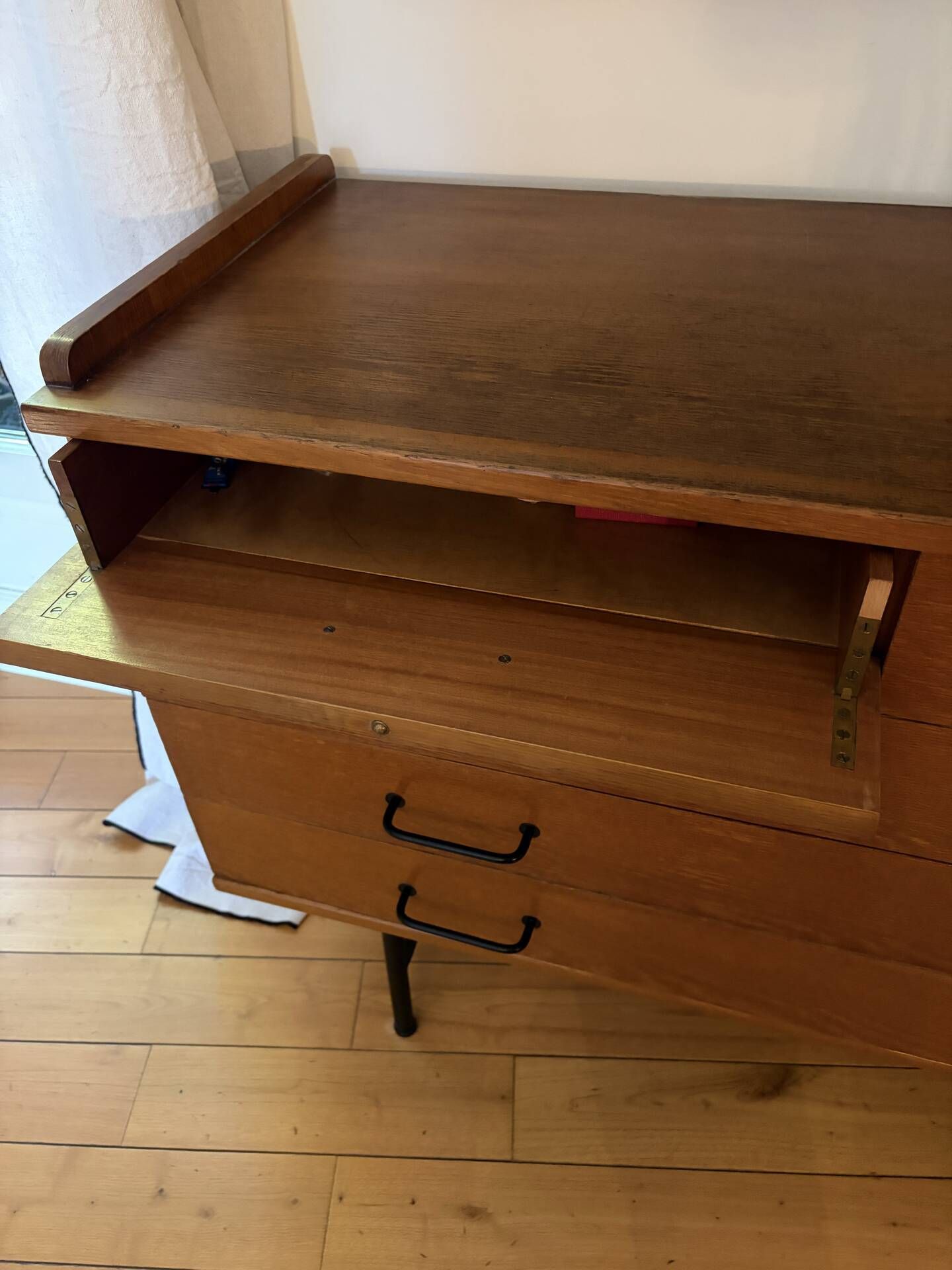Commode vintage en bois à 8 tiroirs, esprit scandinave