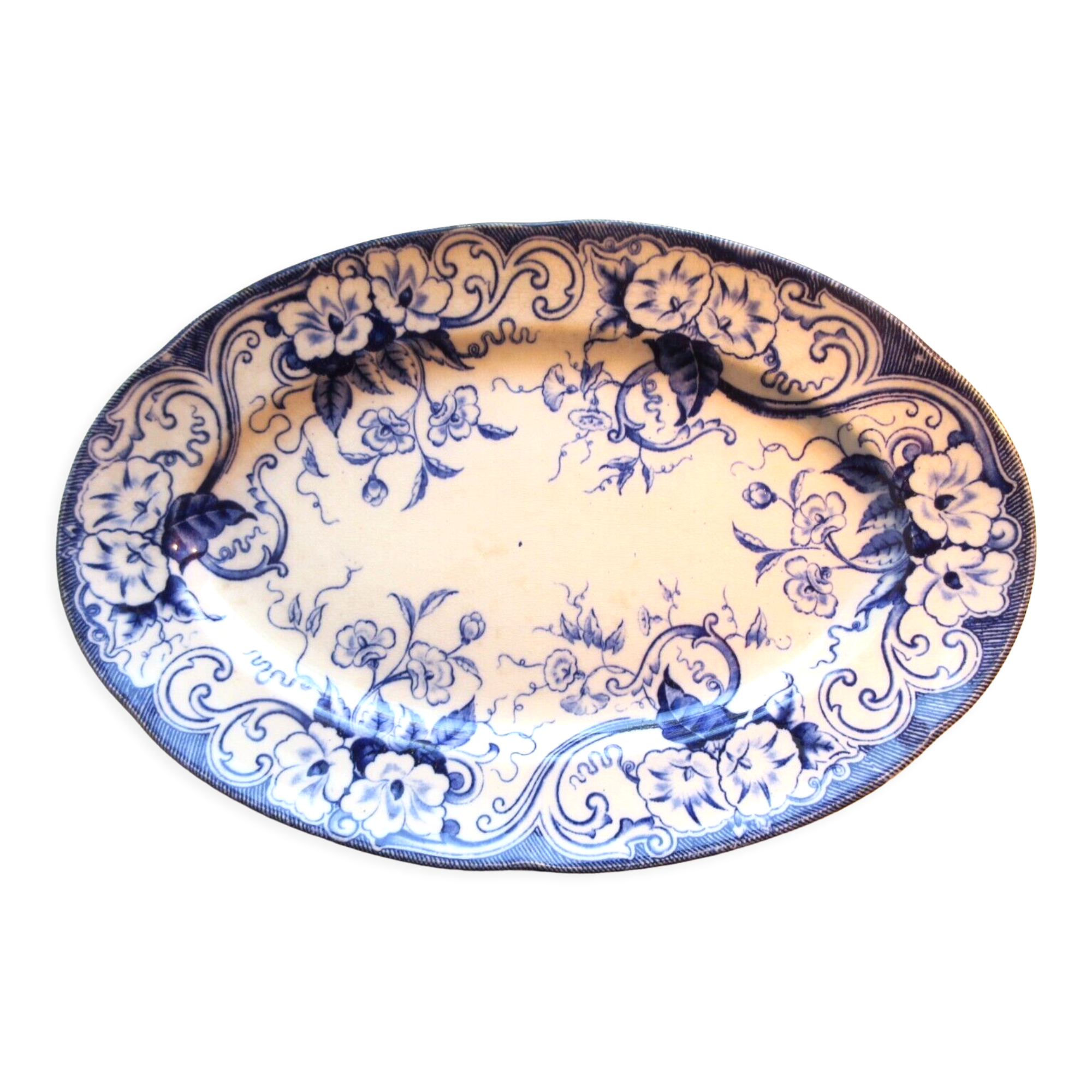 Plat ovale Creil Montereau, série Flora en bleu, modèles aux liserons