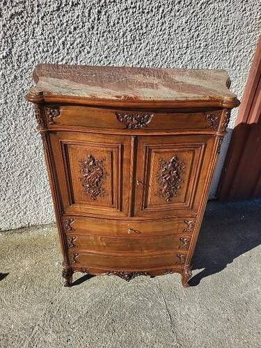 Rococo cabinet in walnut