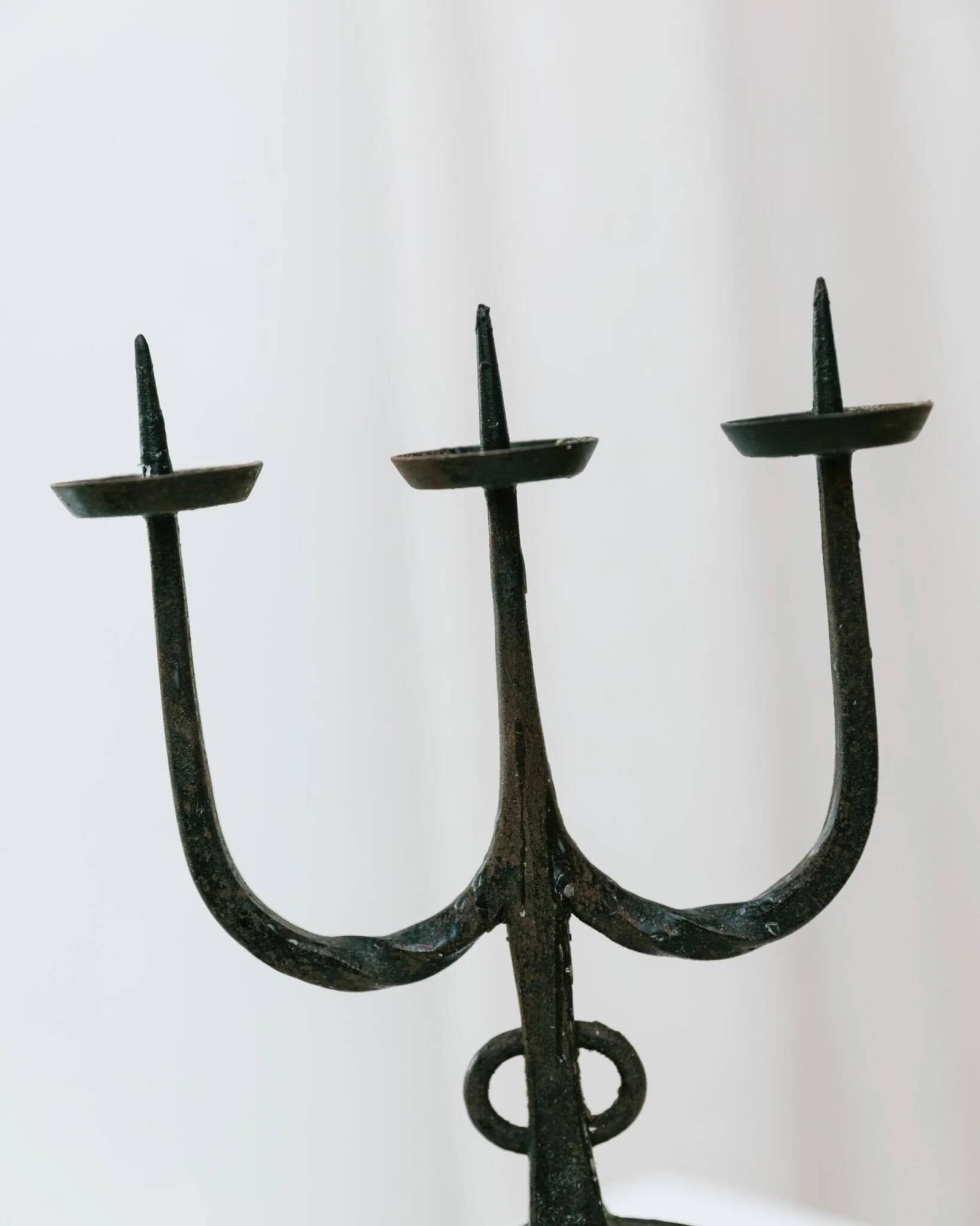 Black hand-forged iron candleholder statue with mid-century, 70s Brutalist tripod design