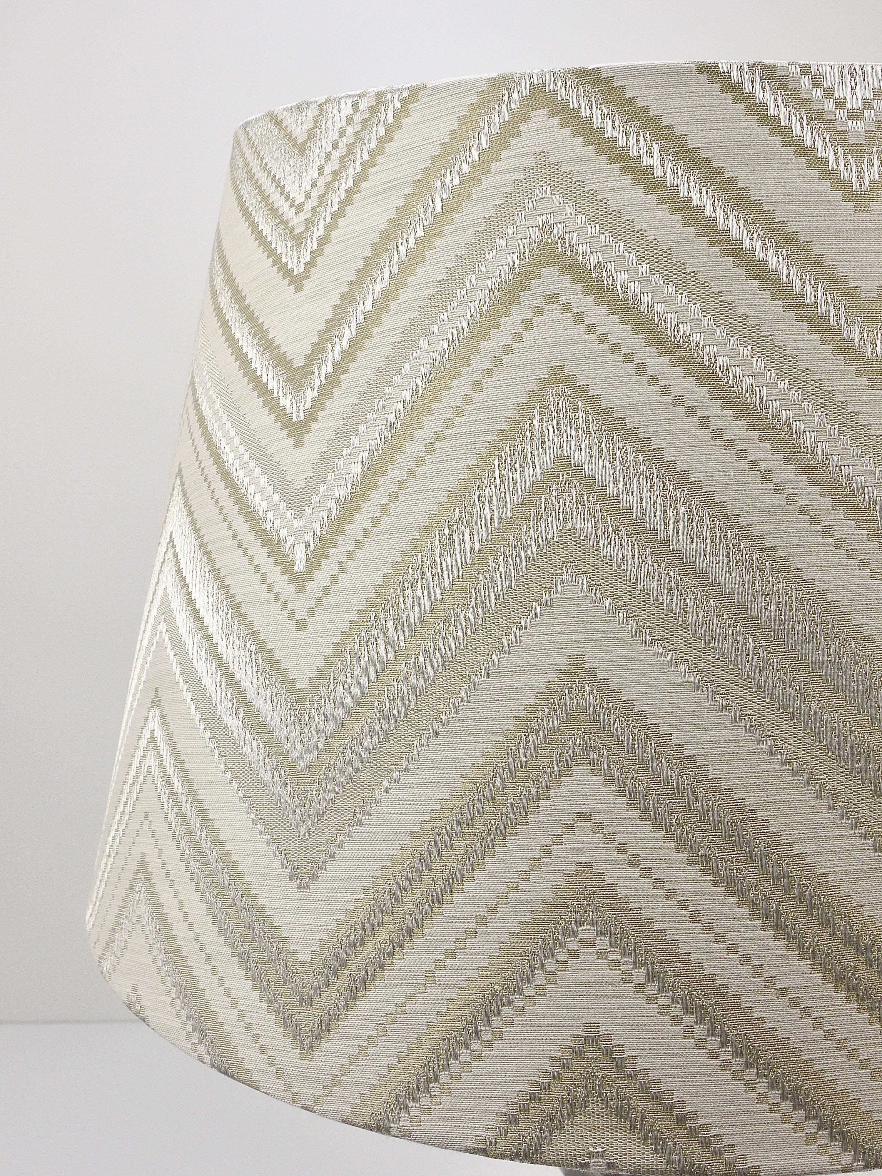 Lampe de table Hollywood Regency en forme d'ananas blanc style Tommaso Barbi, Italie, années 1970