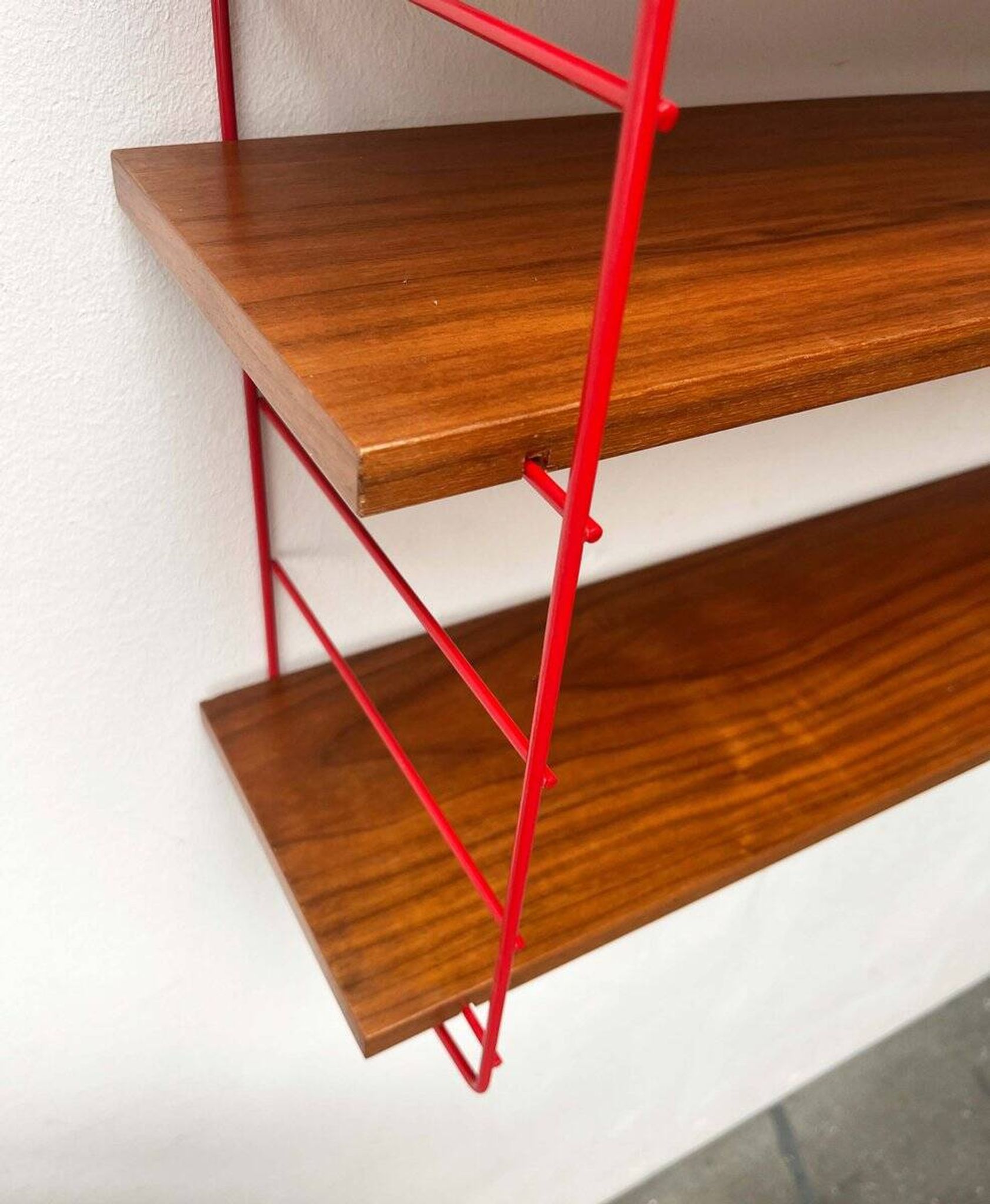 Étagère Teck Style Cordon Rouge Moderne Milieu du Siècle, Années 1960