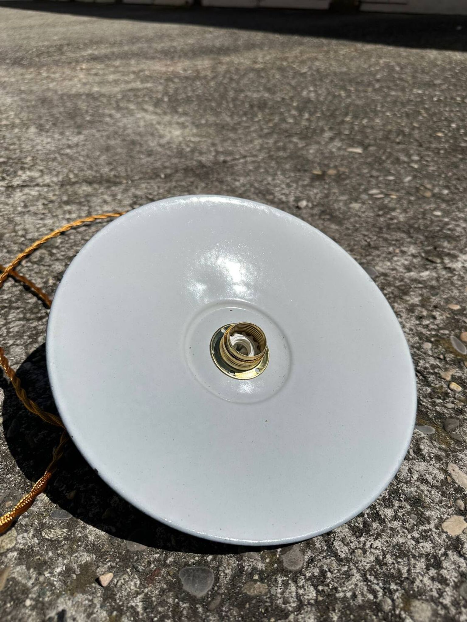 Vintage trio suspension lampshade in green and white enamelled metal.