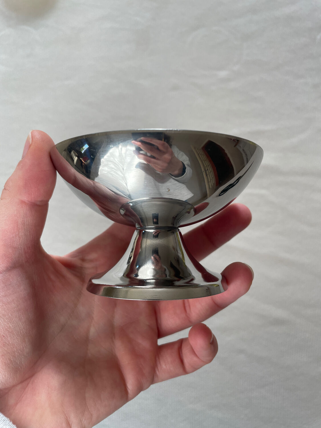Set of 4 metal glasses / vintage stainless steel ice cream cups on a stand.