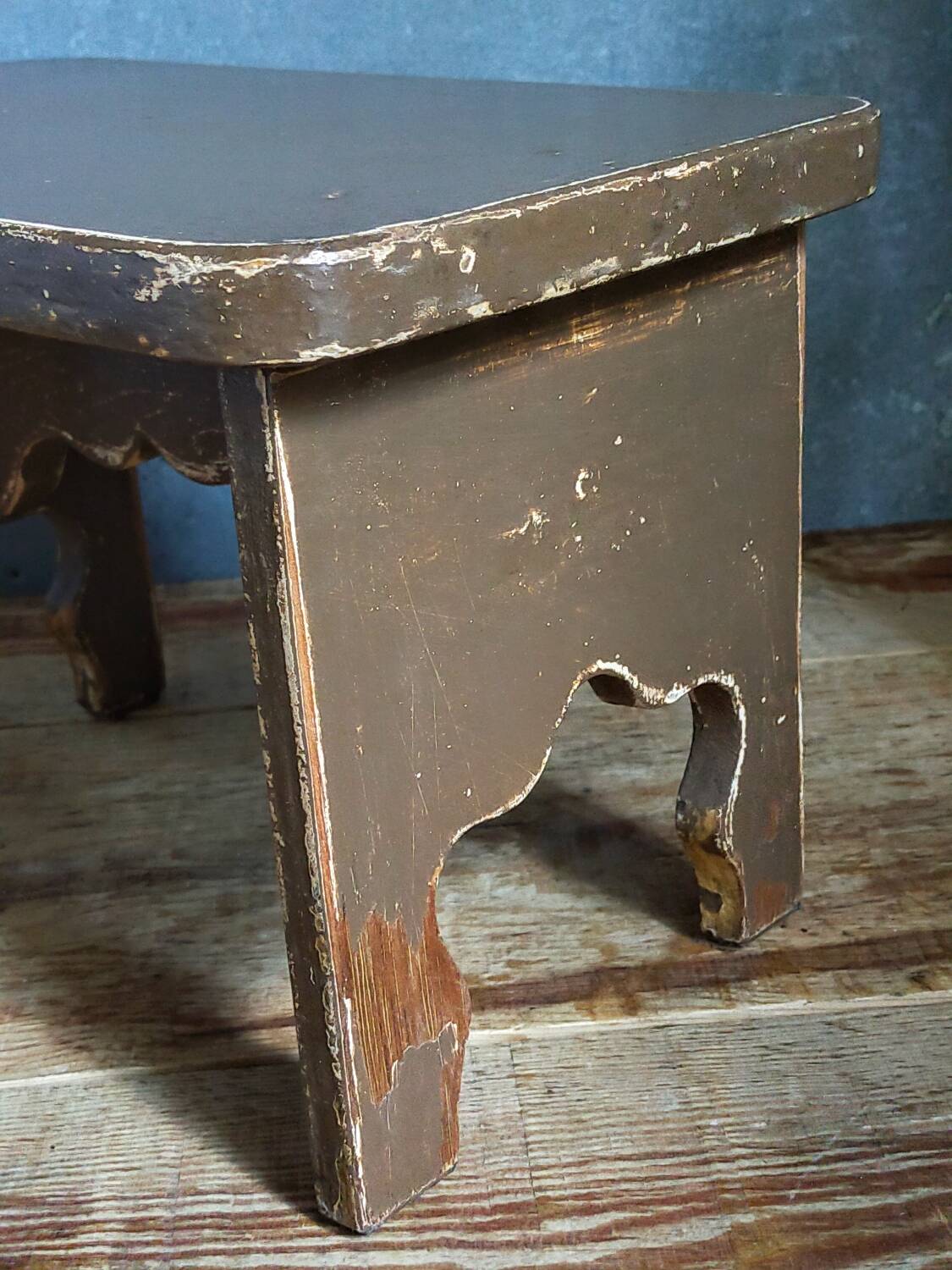 Mini-bench stool in old patinated solid wood