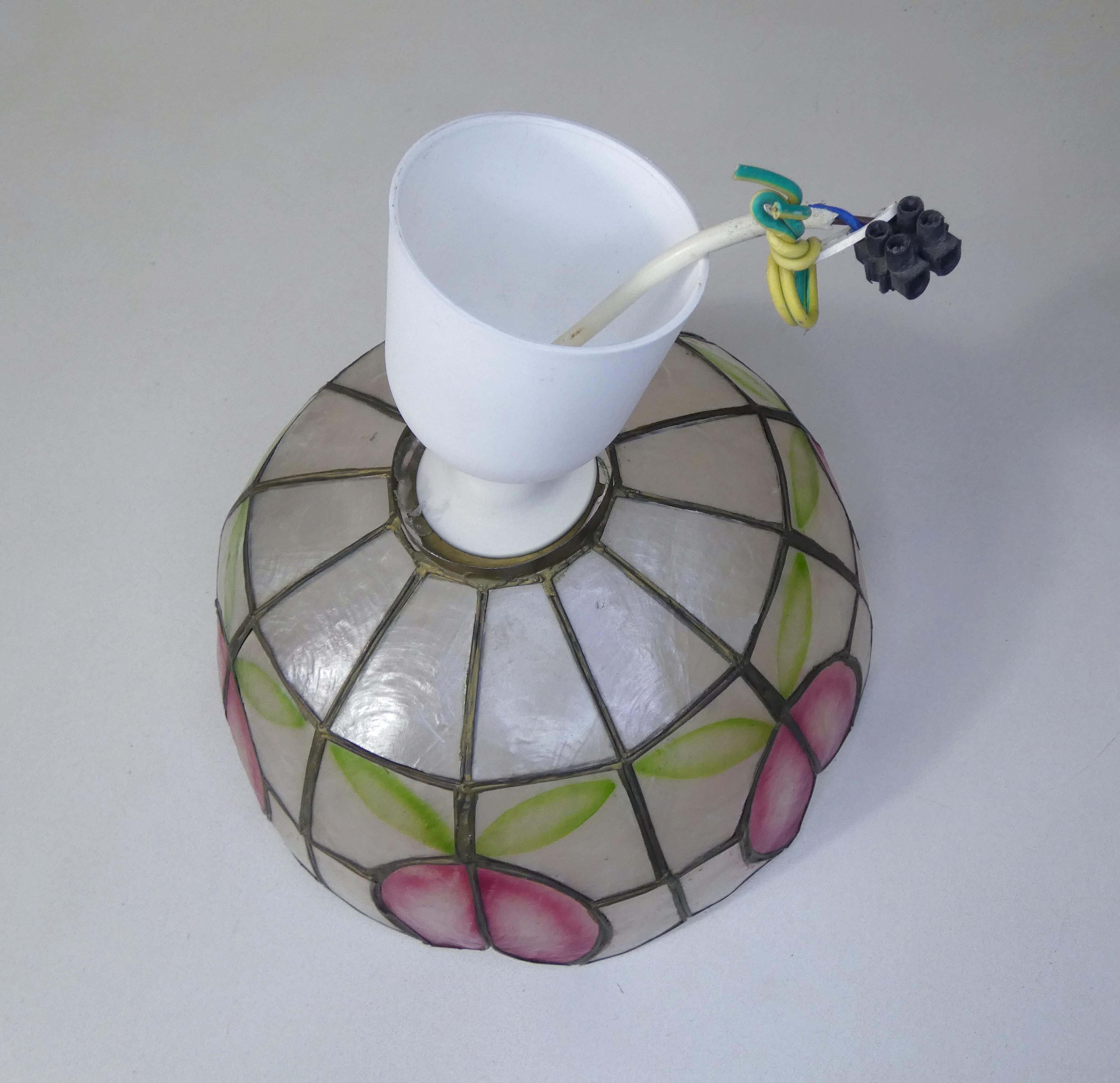 suspension luminaire in mother-of-pearl decoration flower