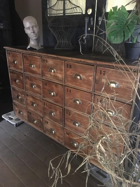 Apothecary line 20 drawers early 20th century