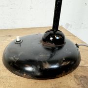 Lampe de table industrielle Bauhaus noire, années 1930