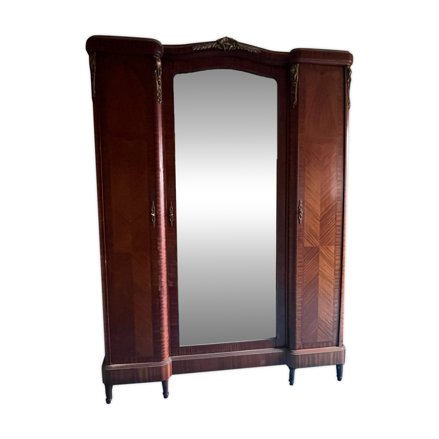 Armoire style Louis XVI