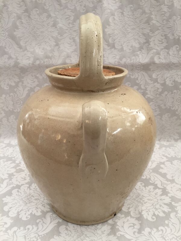 Ancienne cruche à bec en terre cuite