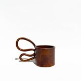 Tasse courbée en pain d’épice