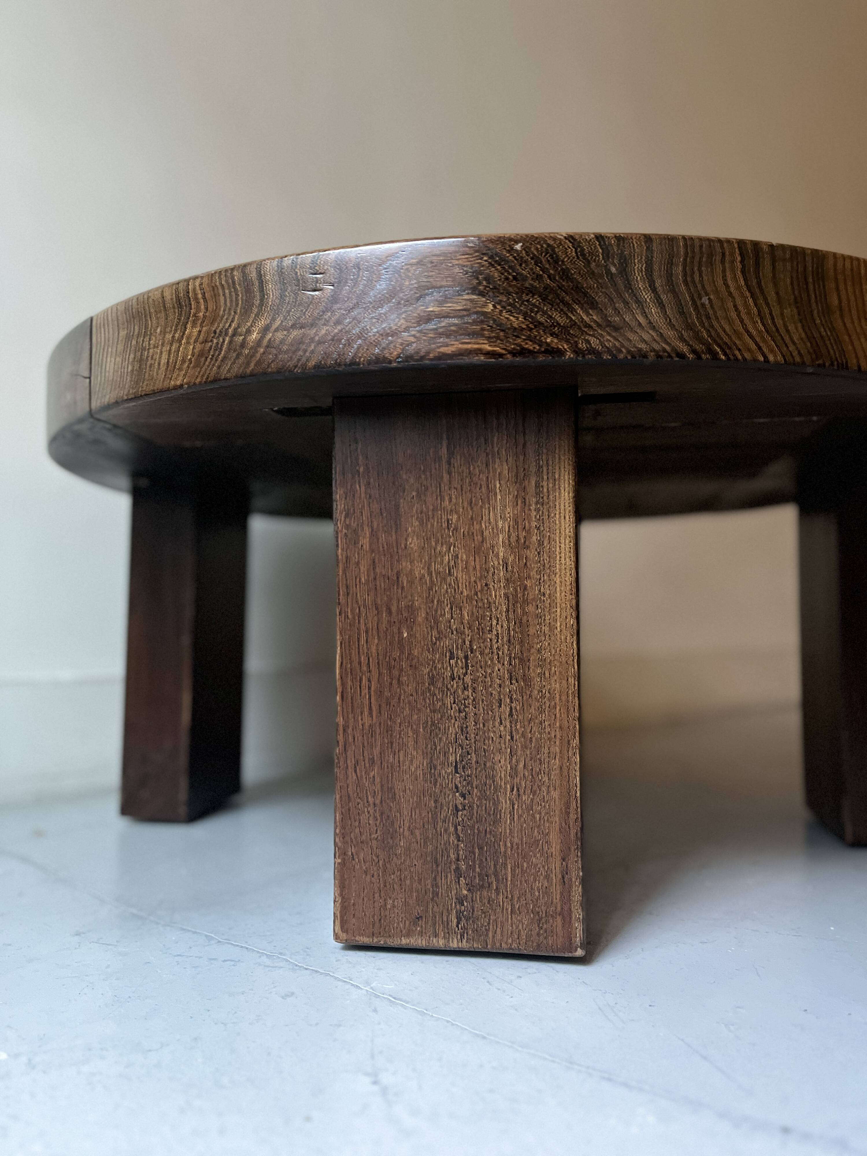 round coffee table in solid elm wood, Maison Regain 1980