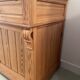 Meuble de toilette sablé en pitchpin