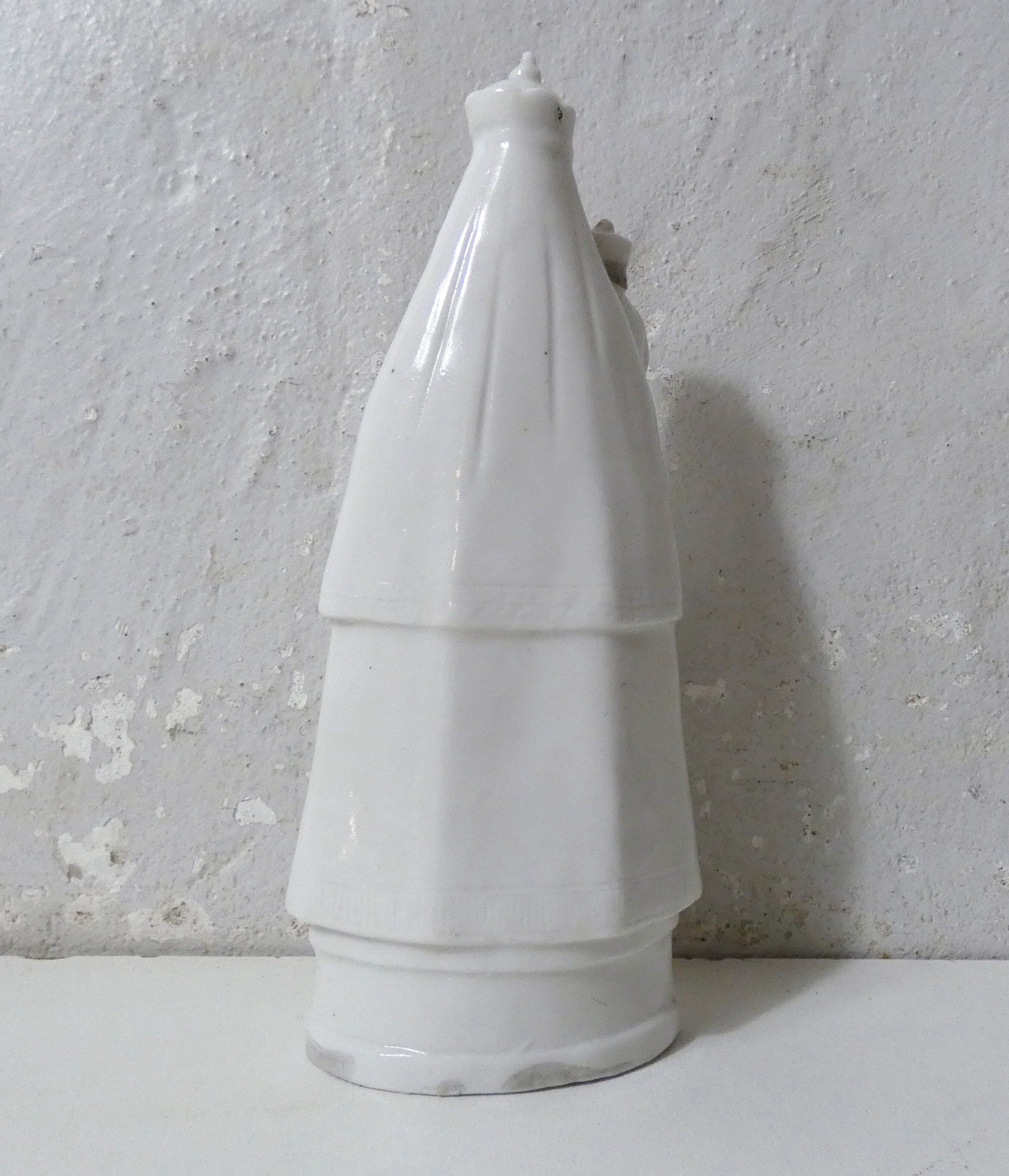 Old porcelain statue of the Virgin Mary, Notre Dame, 16.5 cm.