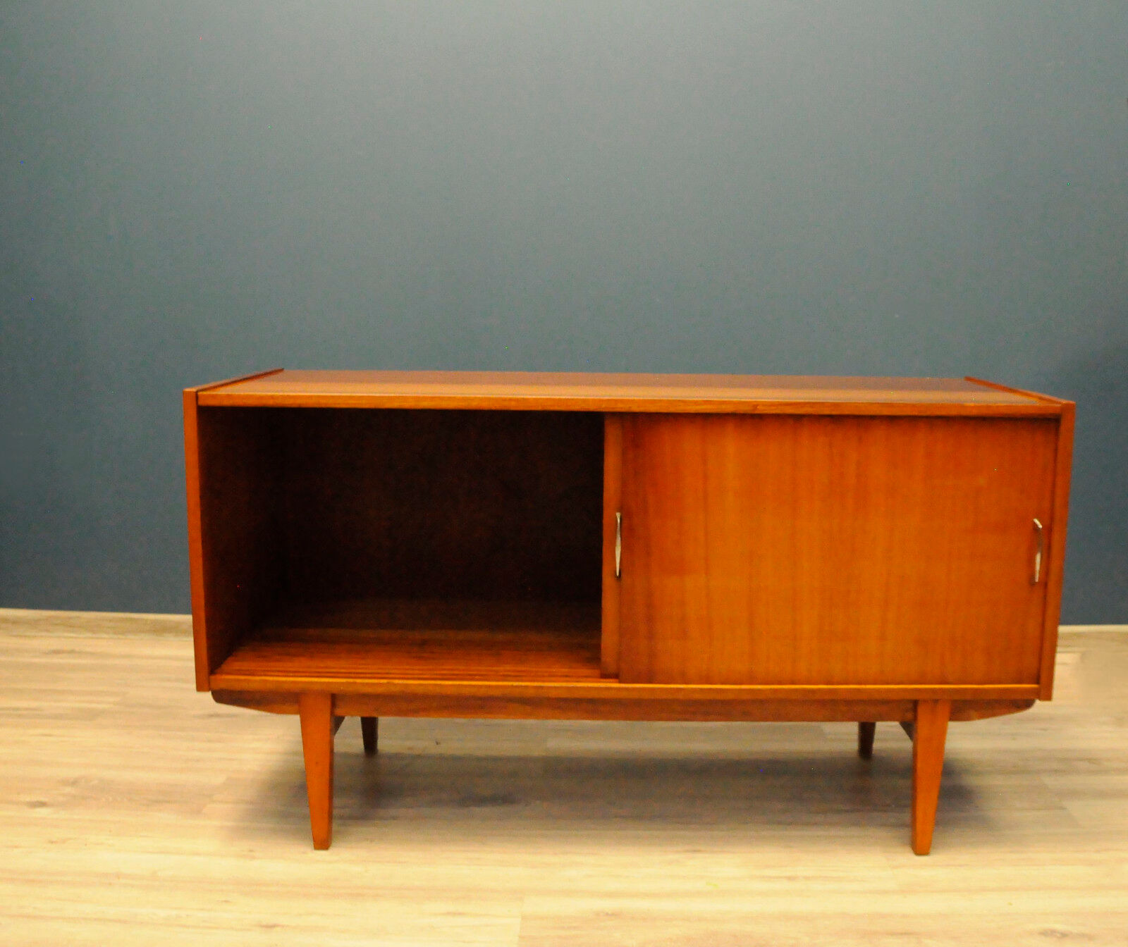 Commode Violetta avec portes coulissantes