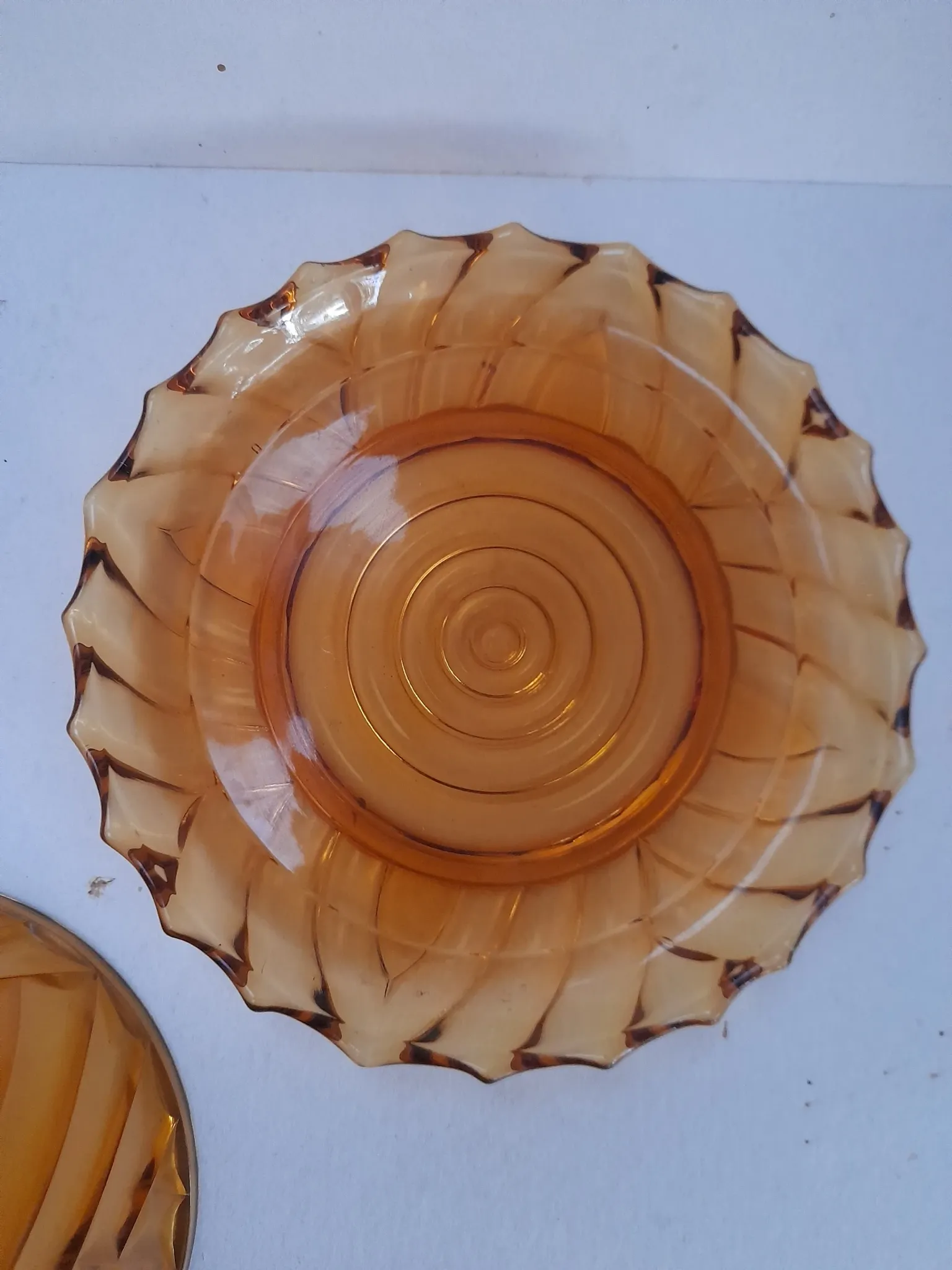 Beurrier ou cloche à fromage en verre ambre