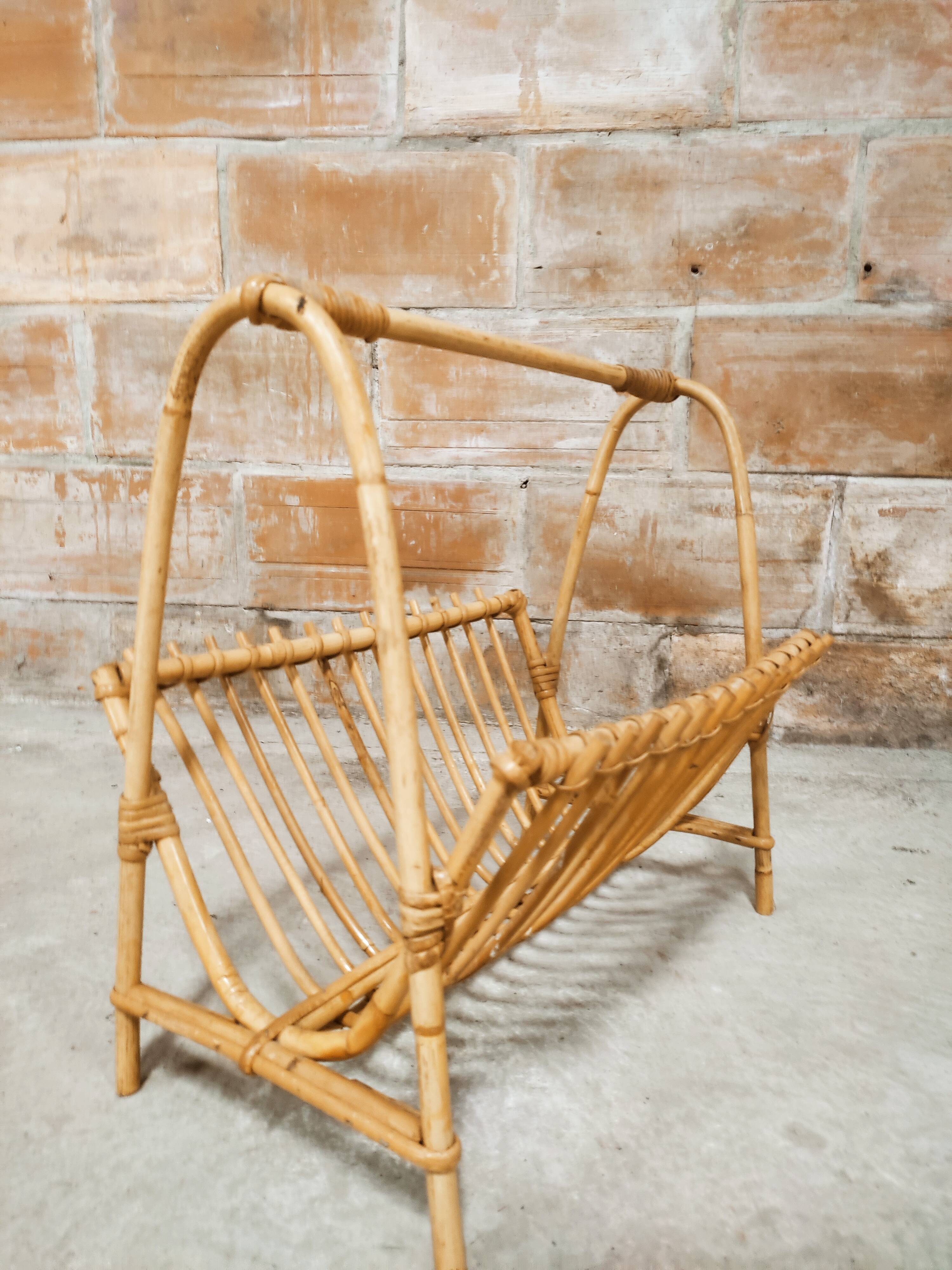 Porte revue années 60 en rotin