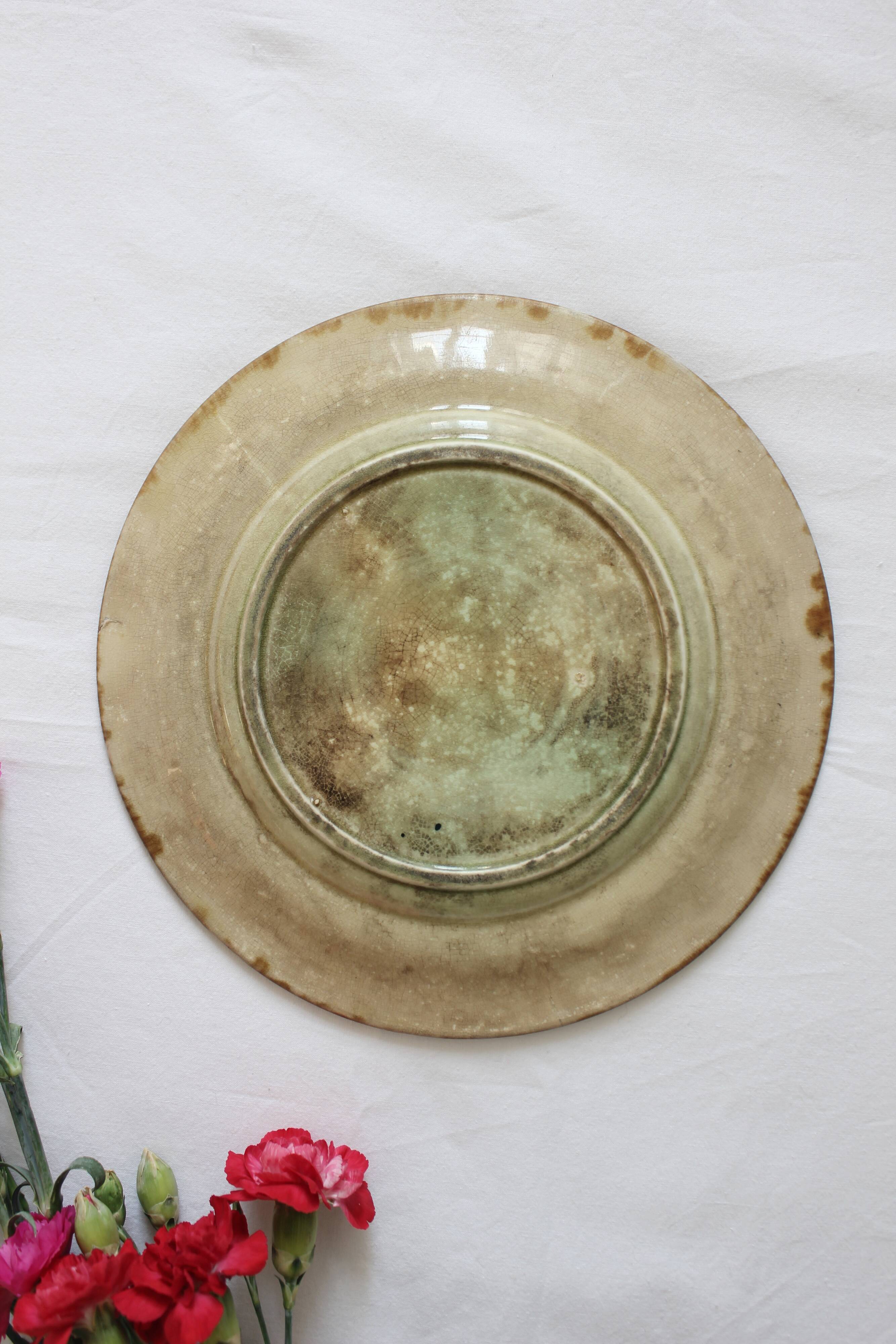 Flat plate in slurry decorated with acanthus leaves, late nineteenth