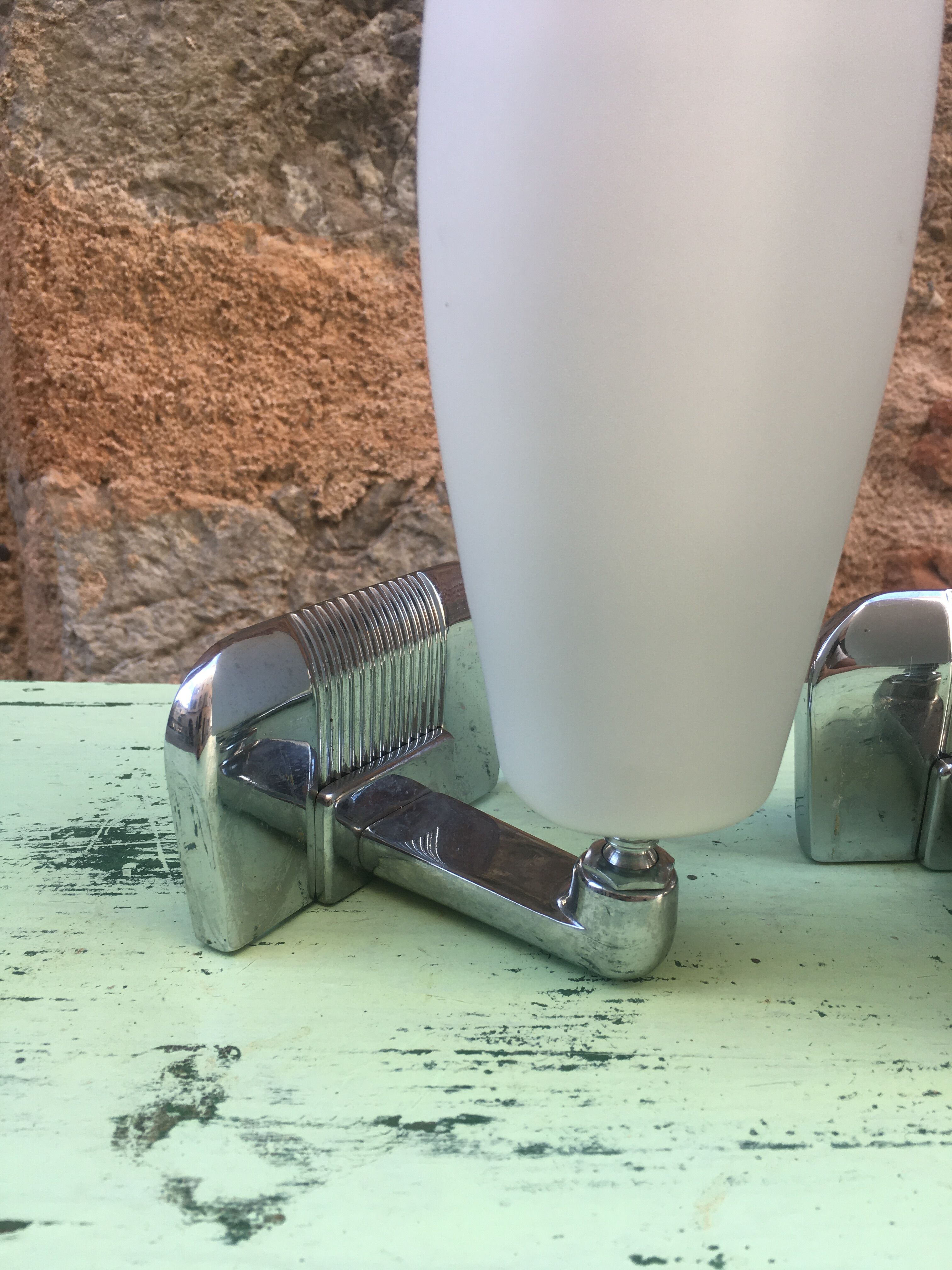 Appliques en verre blanc et chrome