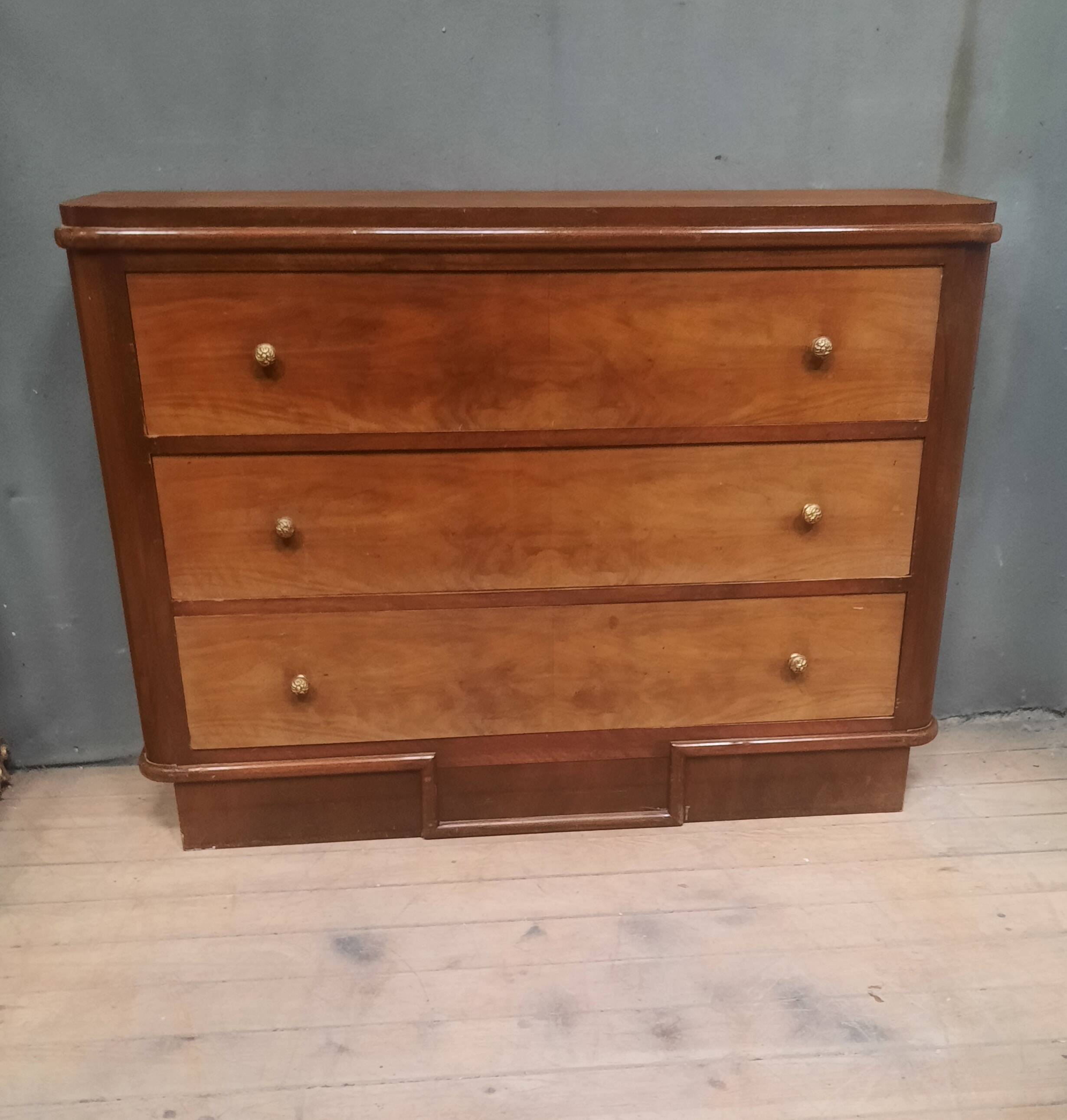 Commode en plaquage  des années 1930