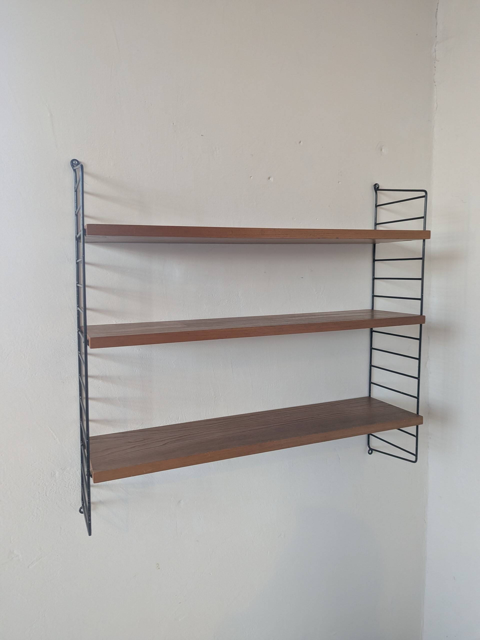 String shelf
