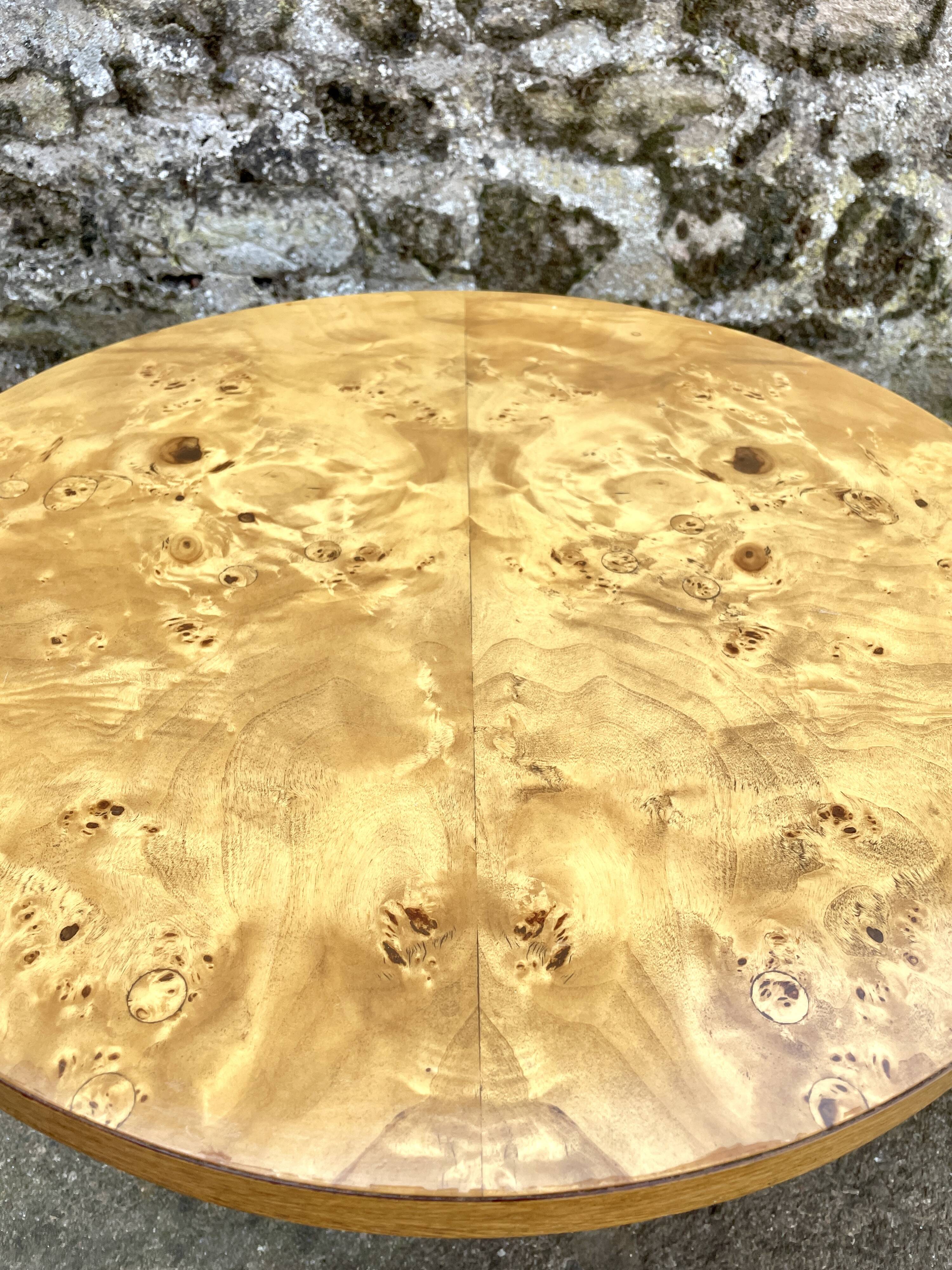 Pair of round coffee tables, burl veneer, 1980