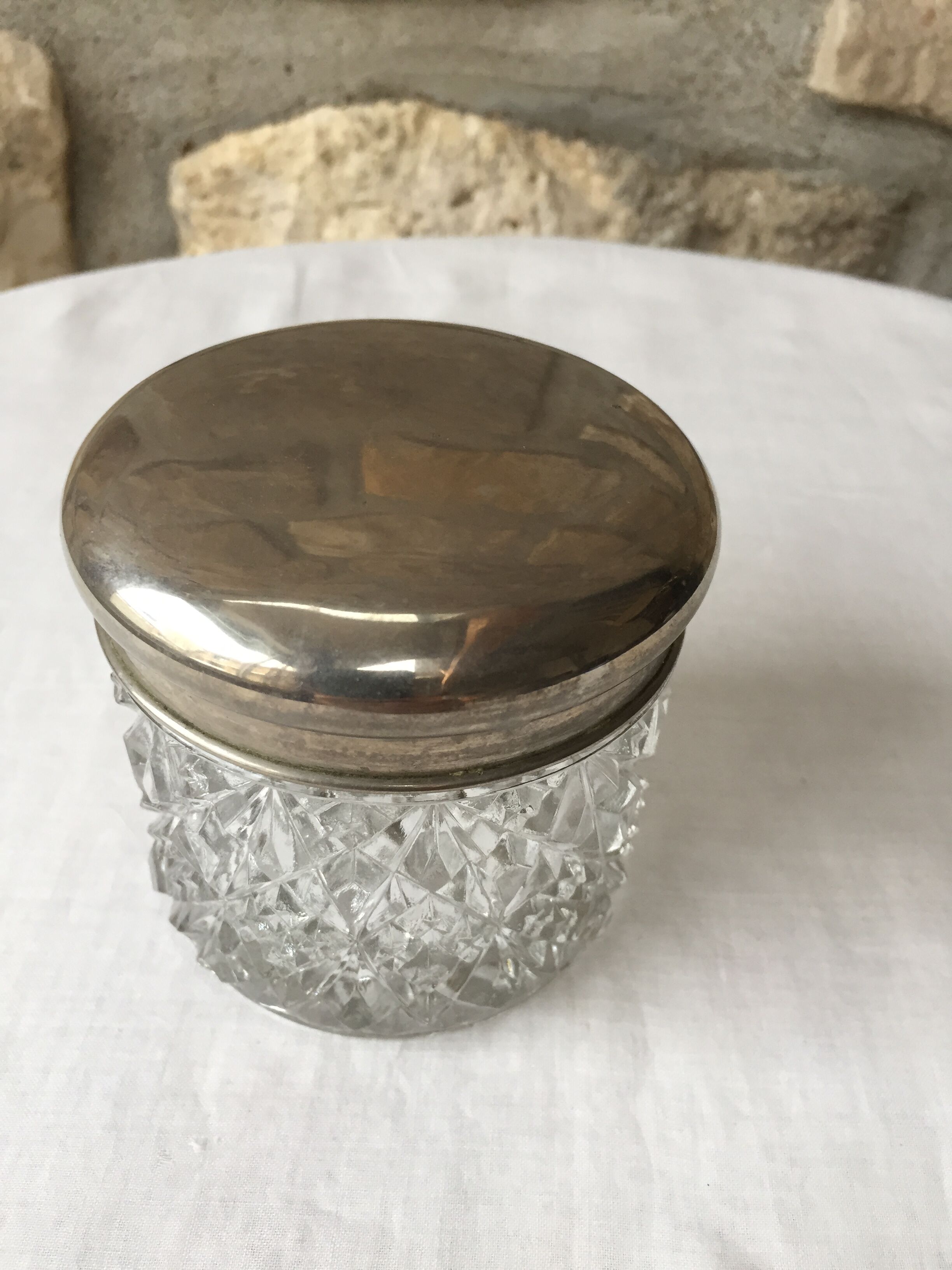 Boîte en verre et métal