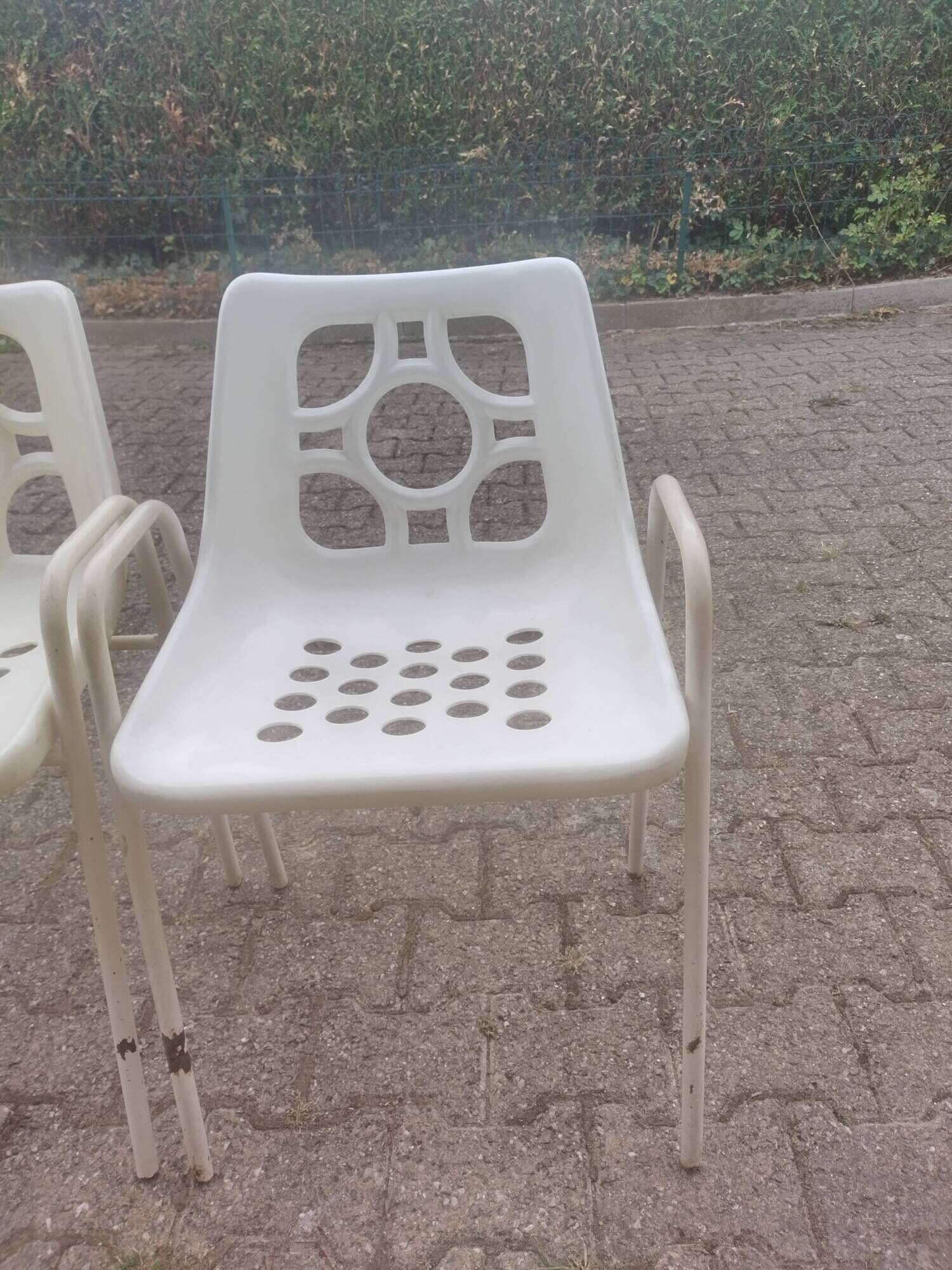 Set of 4 identical Space Age White Garden Chairs from the 70s