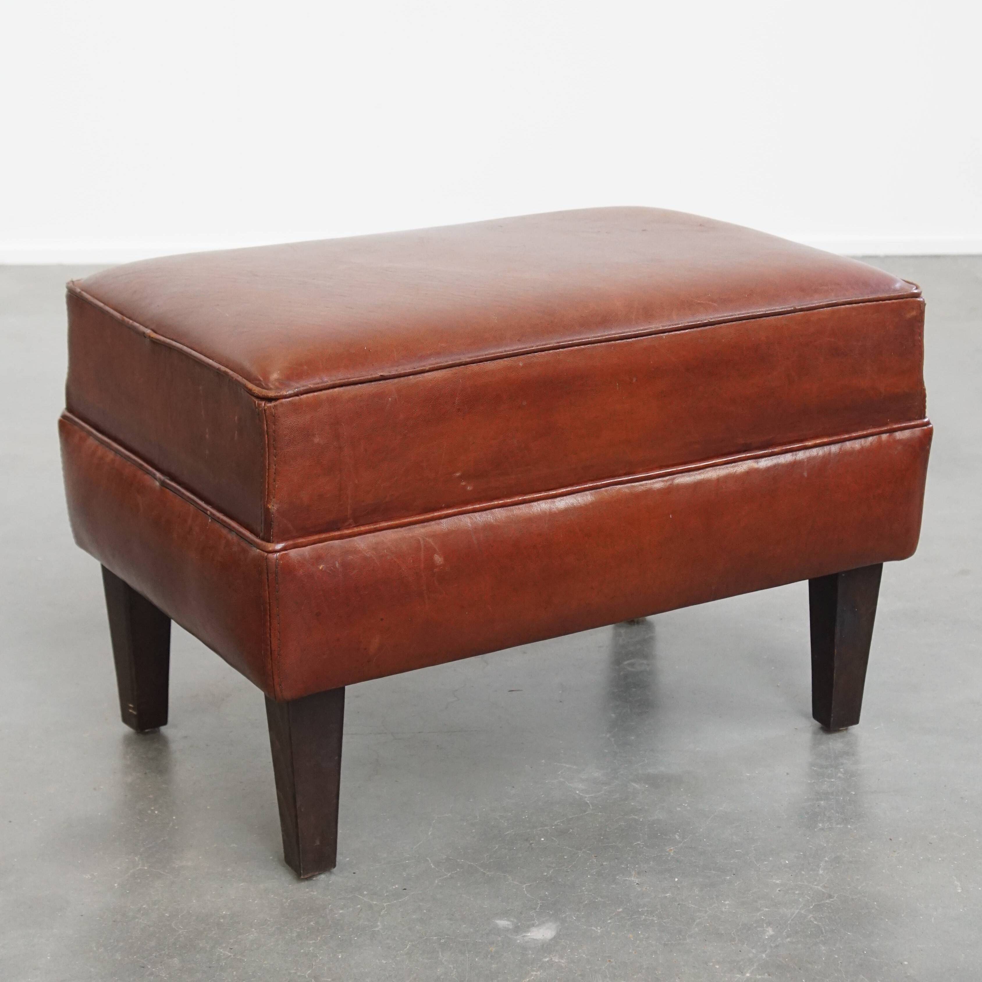 Pouf en cuir de mouton couleur cognac