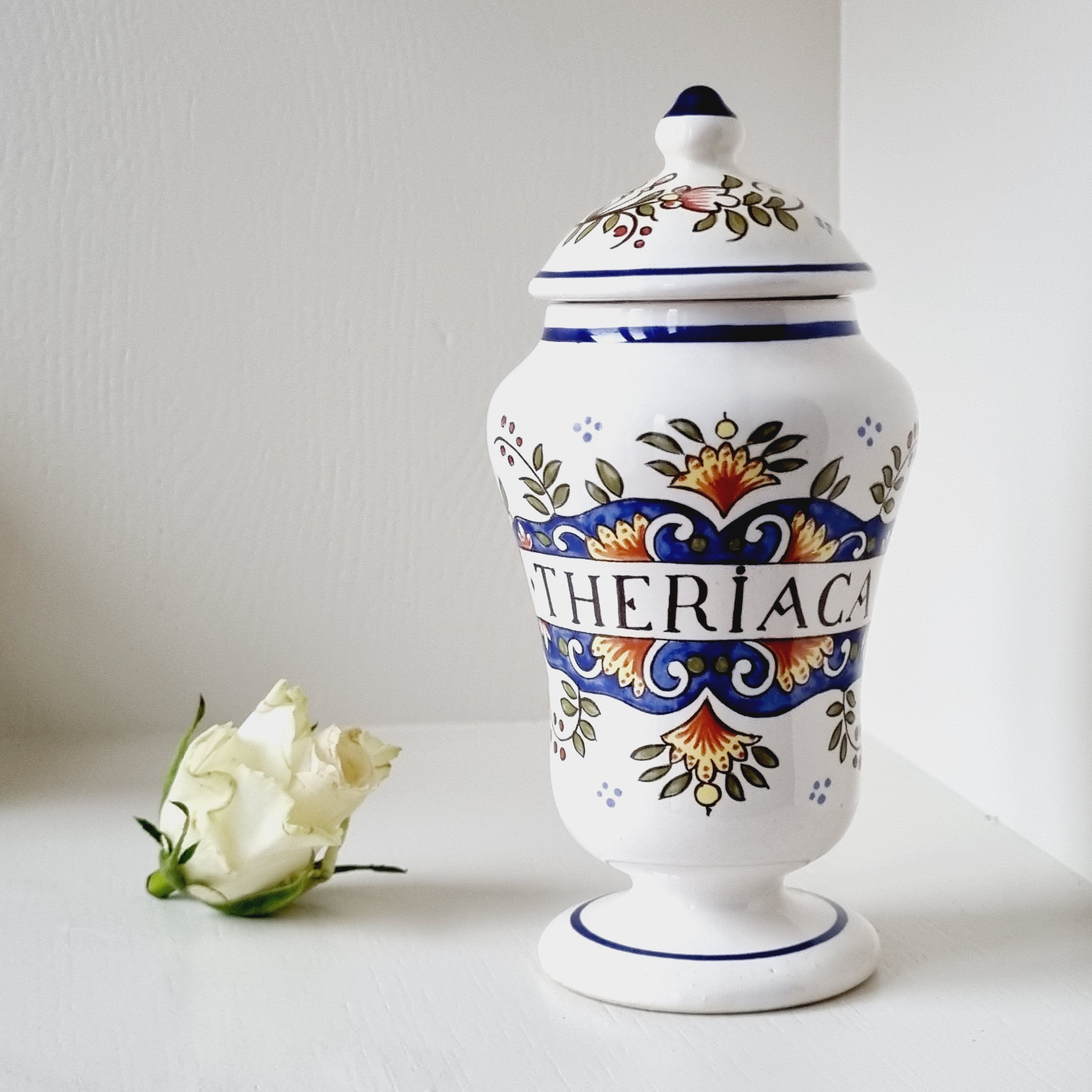 Ceramic apothecary pot Saint Clement
