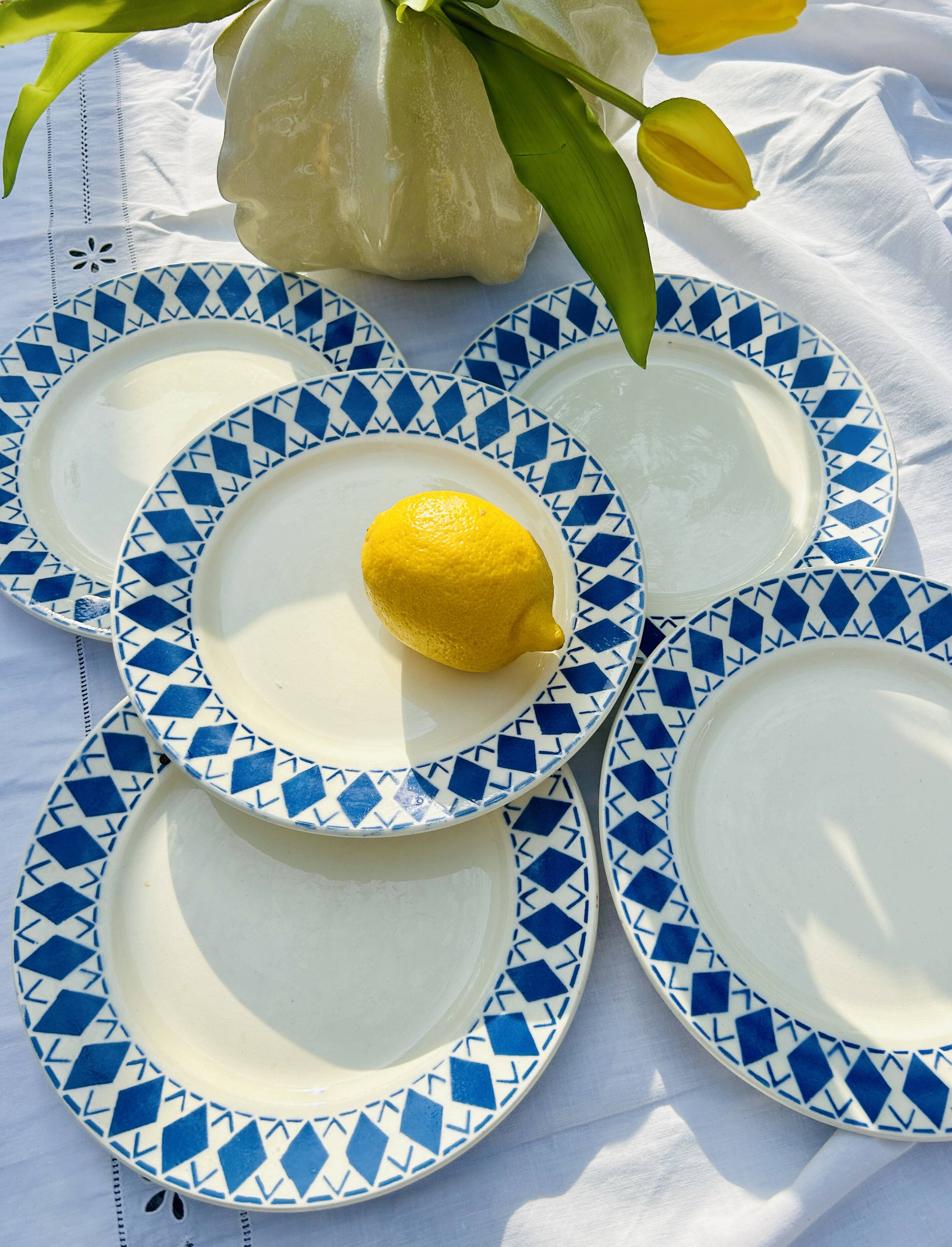5 assiettes faïence