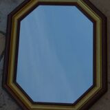 Octagonal mirror in solid cherry wood in 3 colors which can be placed in the desired direction