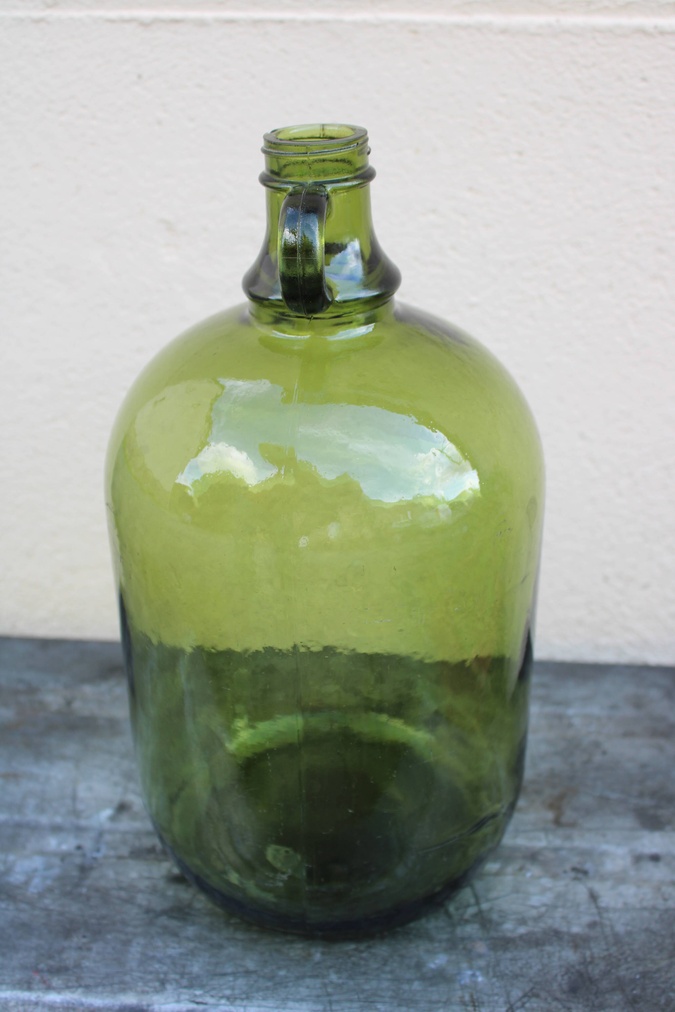 Demijohn with bottle green handle