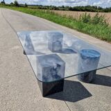 Vintage sculptural coffee table in marble and glass from the 80s