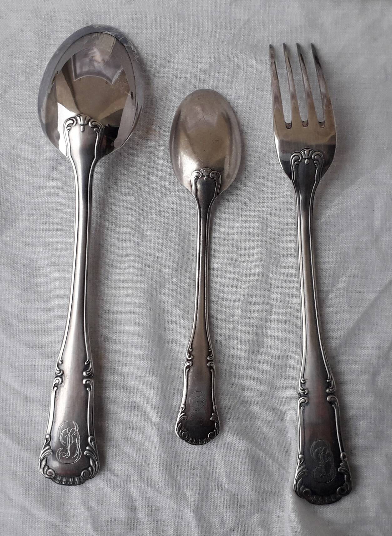 Silver metal cutlery