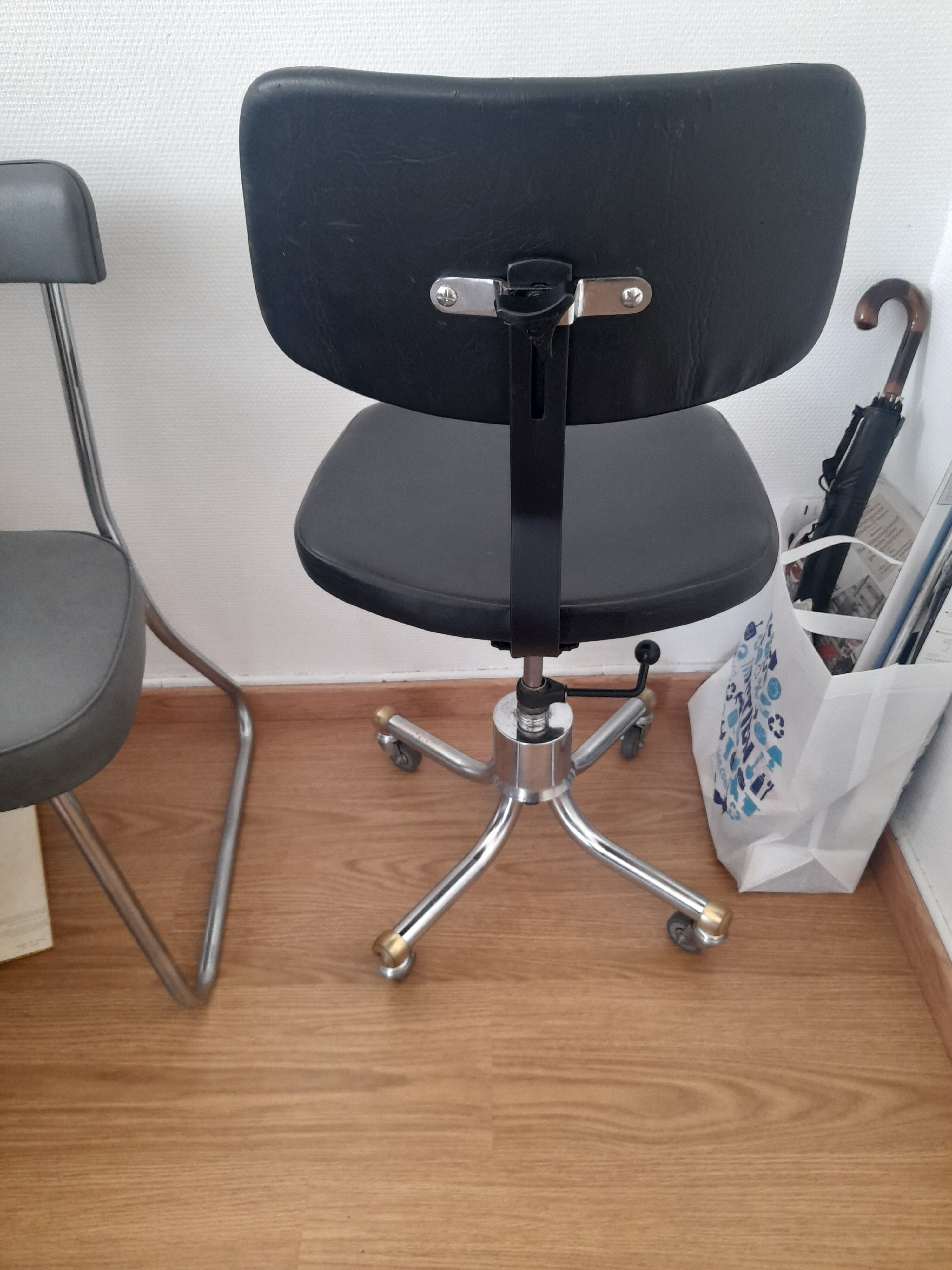 Chaise de bureau pivotante