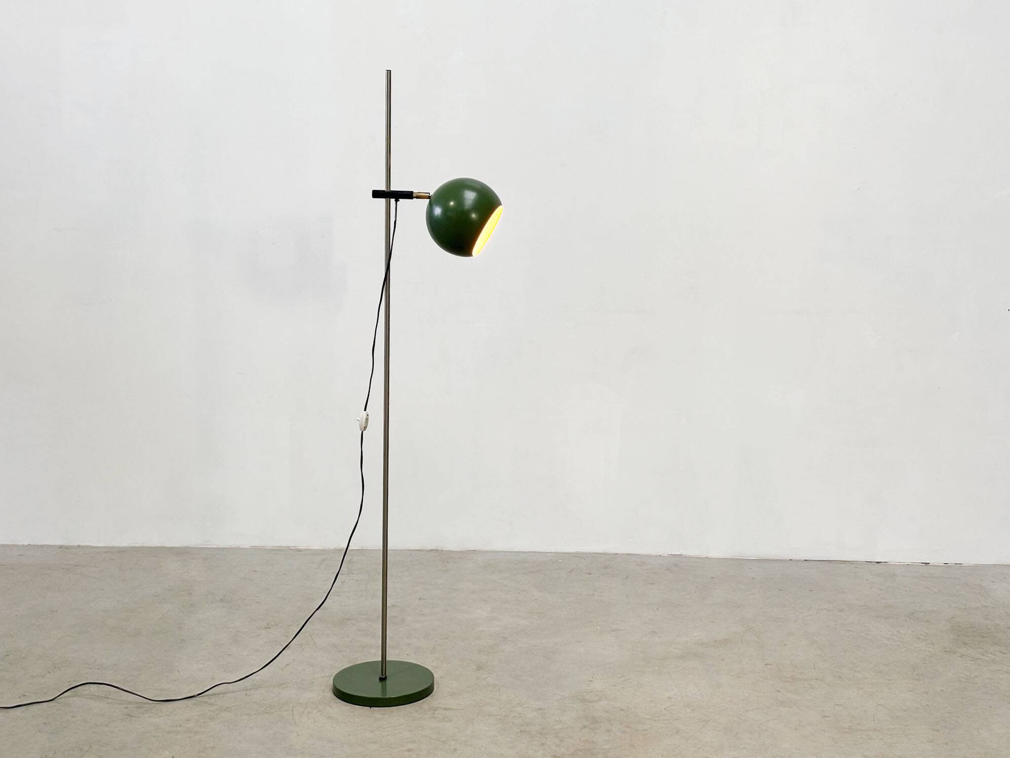 Green floor lamp by HKA Helsingin Kaasuvalo