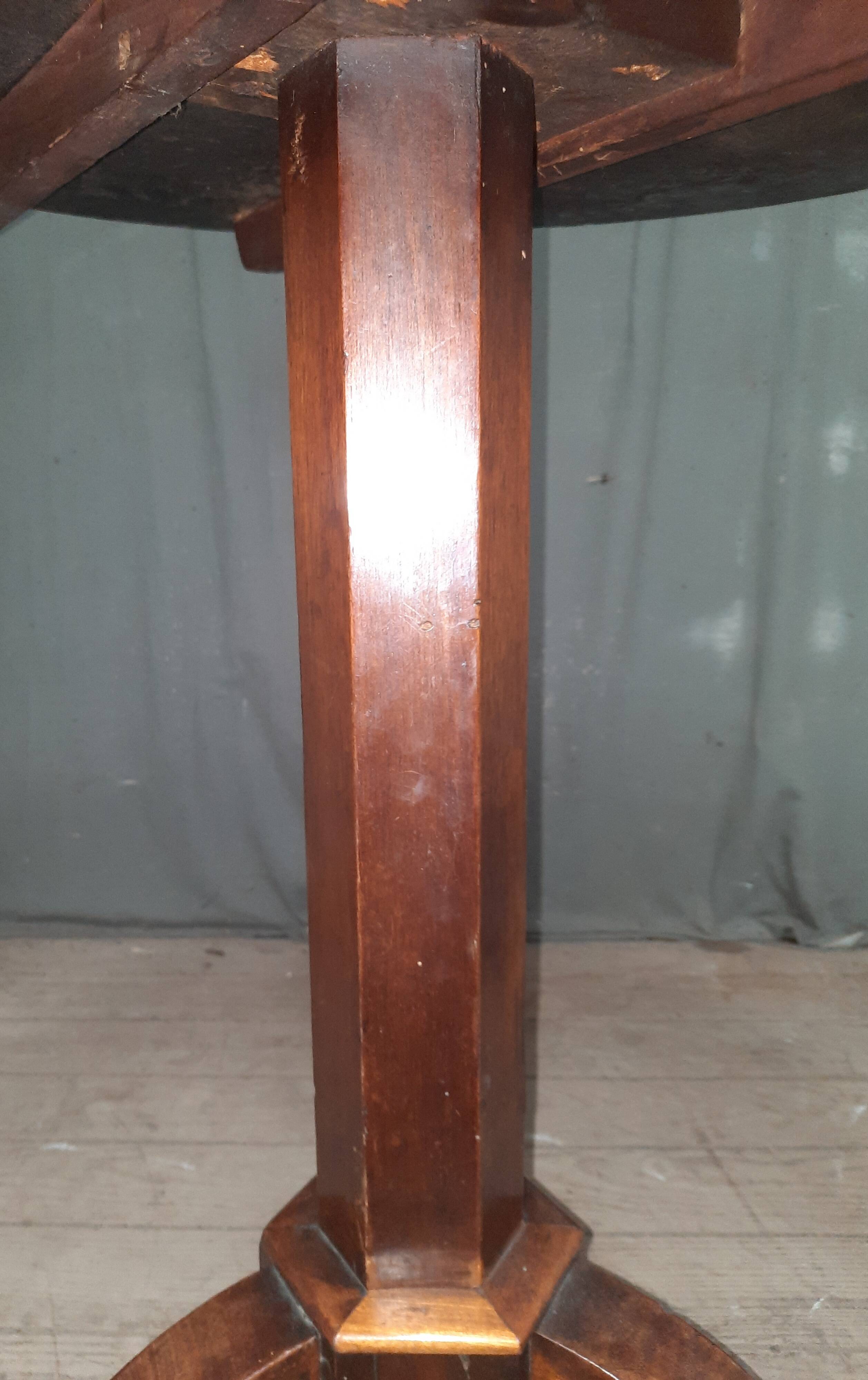 Nineteenth century pedestal table