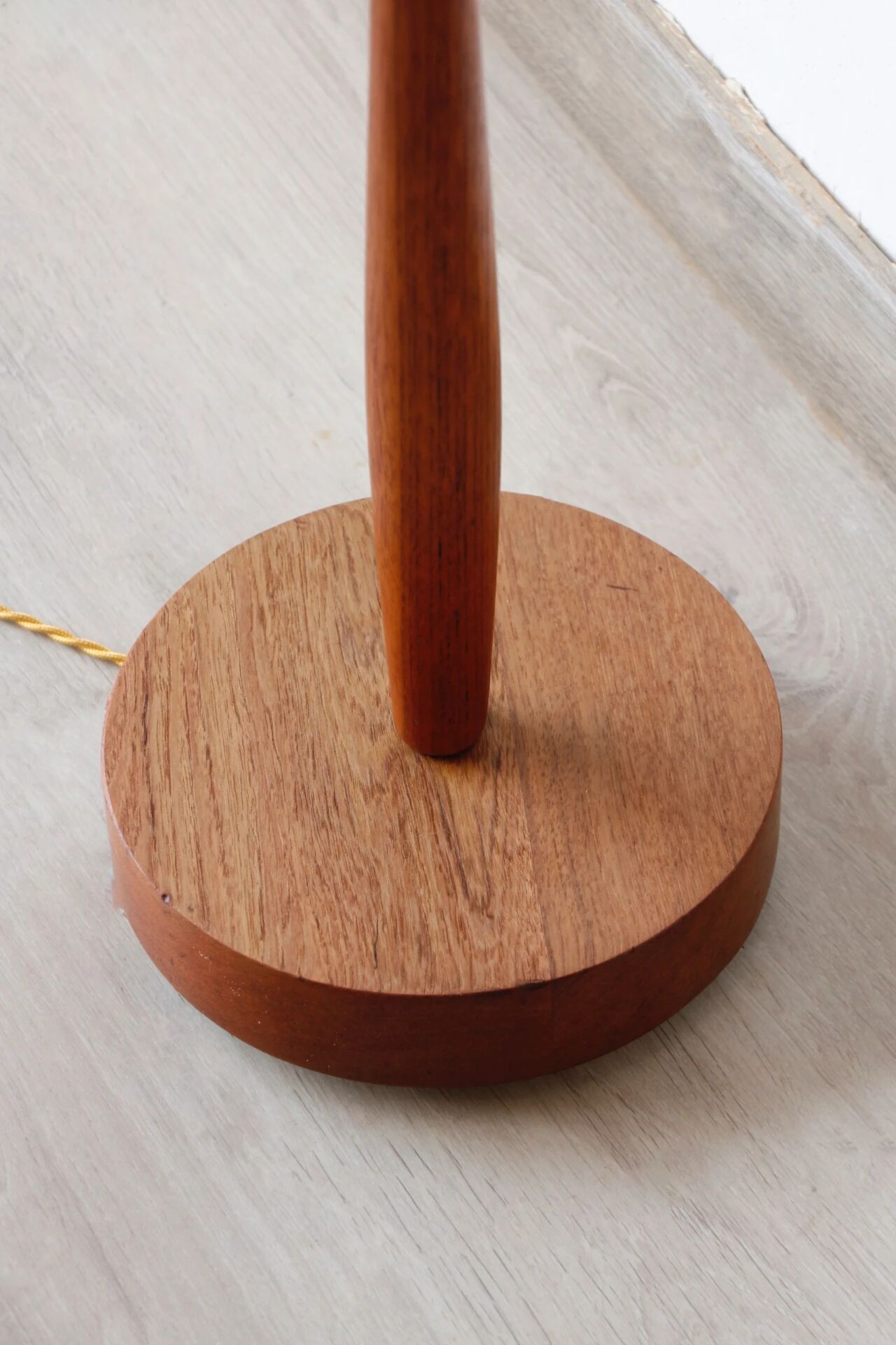 Lampadaire vintage teck années 60 | design & restauration